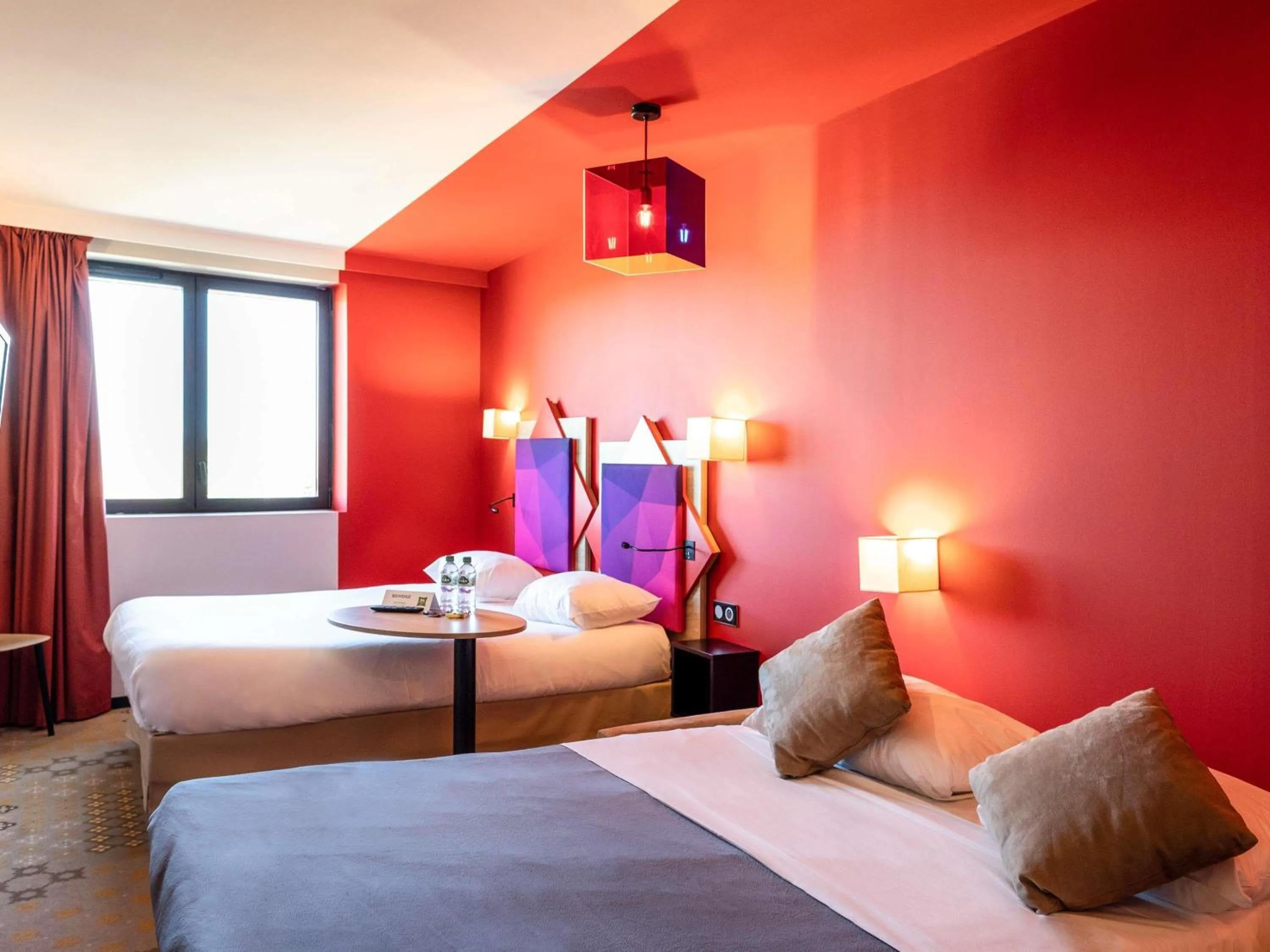 Bedroom, Bed in ibis styles Albi Centre Le Theatro