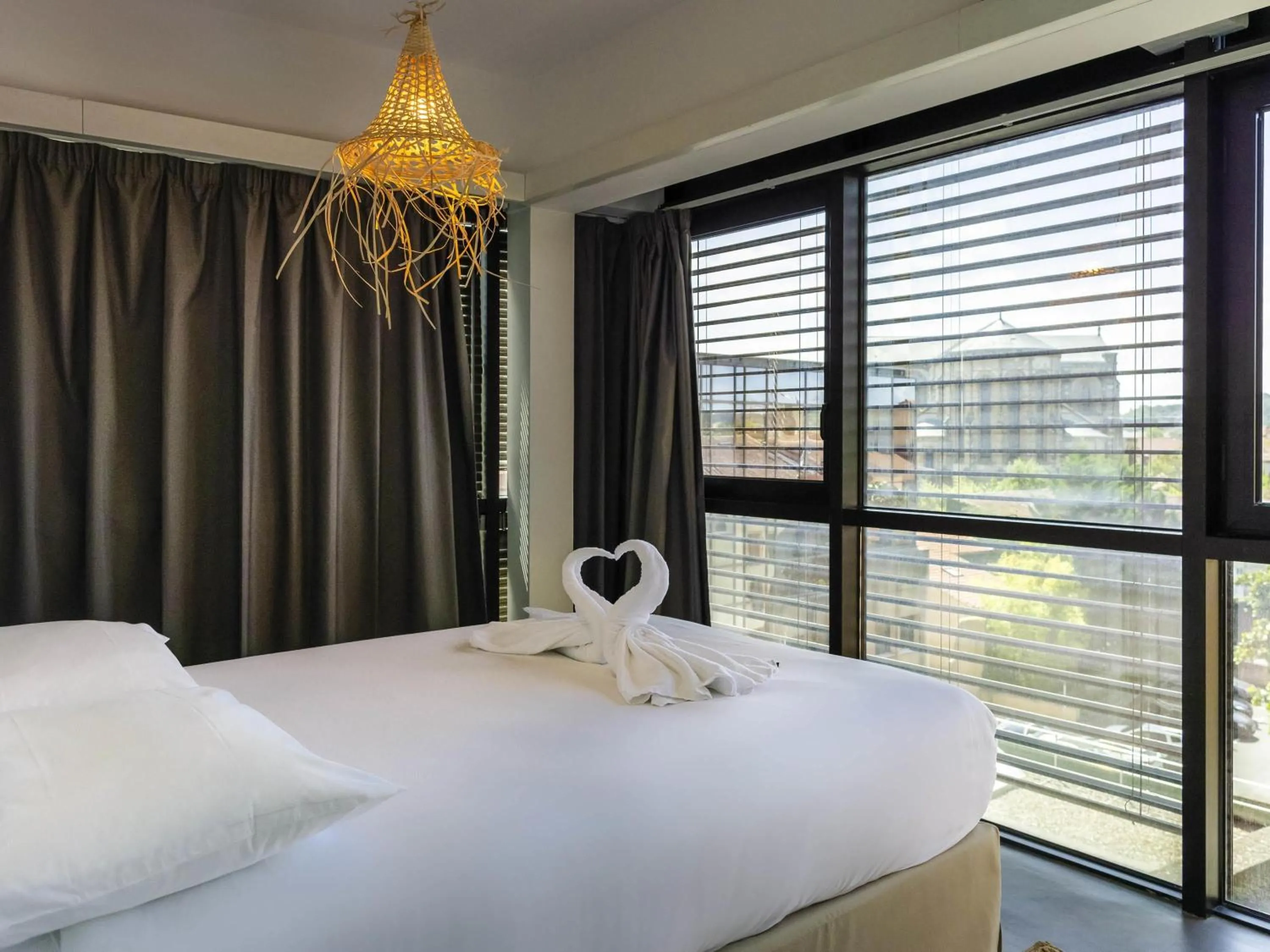 Bedroom, Bed in ibis styles Albi Centre Le Theatro