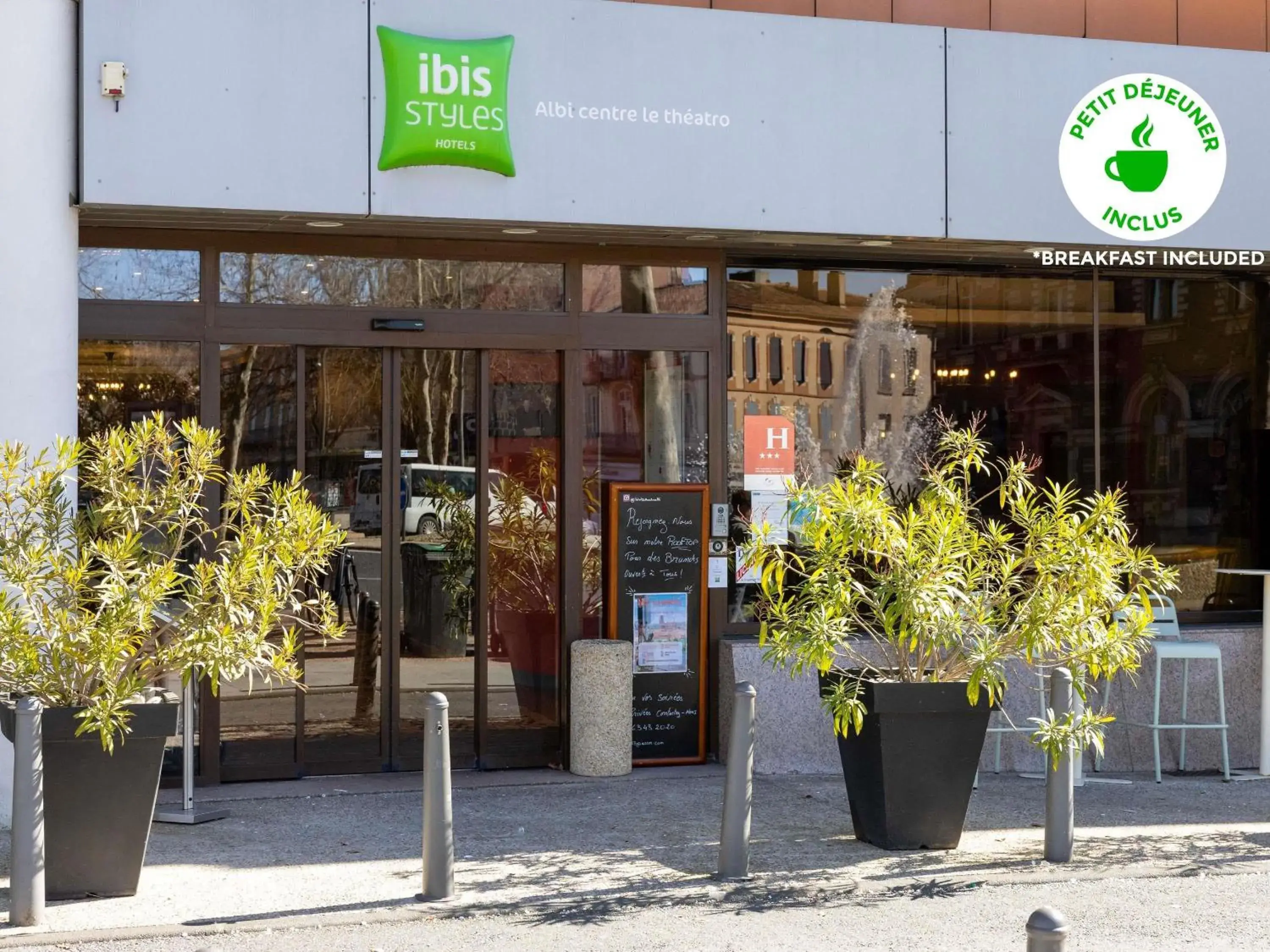 Property building in ibis styles Albi Centre Le Theatro Property building in ibis styles Albi Centre Le Theatro