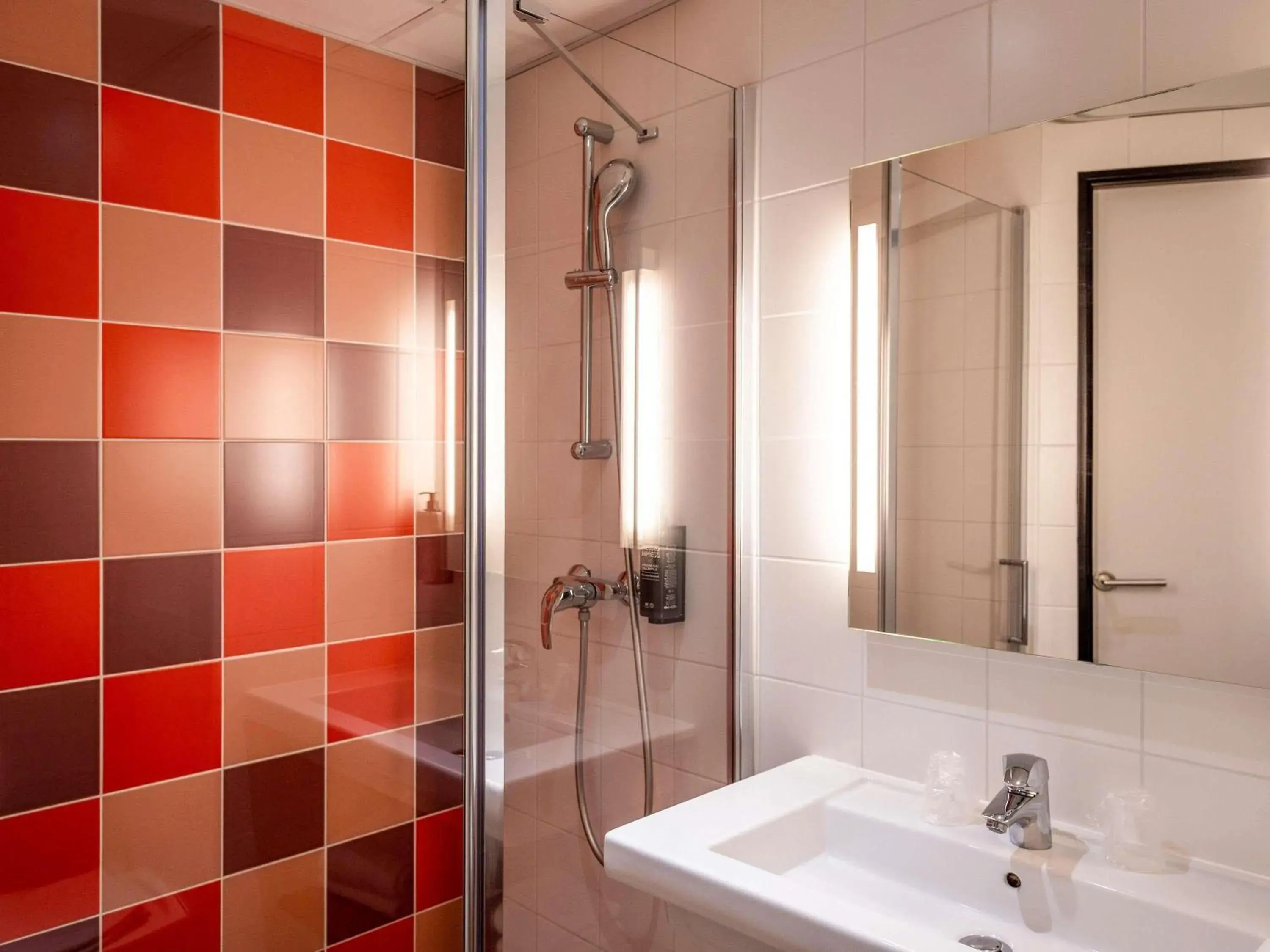 Bedroom in ibis styles Albi Centre Le Theatro Bedroom in ibis styles Albi Centre Le Theatro