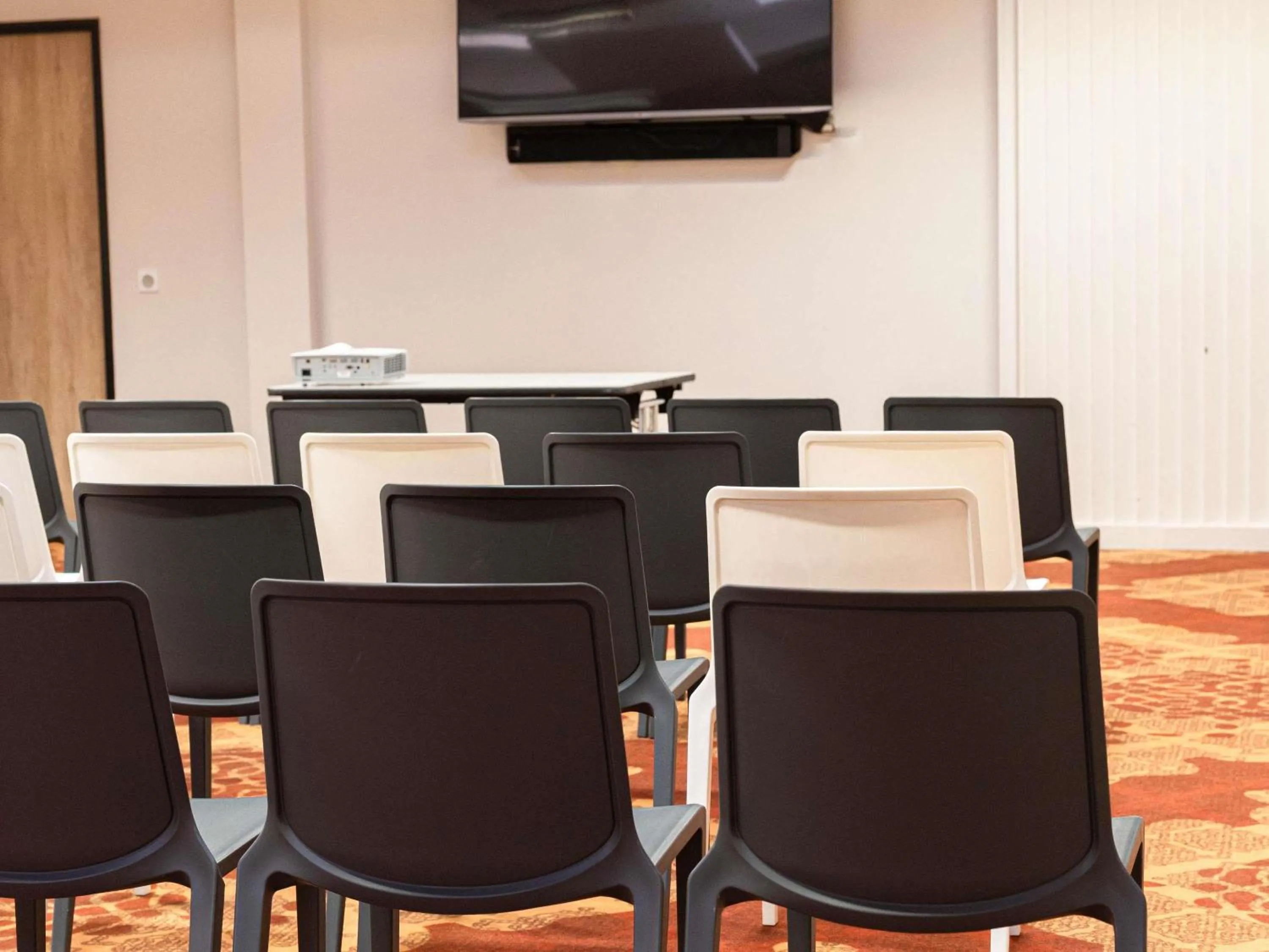 Meeting/conference room in ibis styles Albi Centre Le Theatro