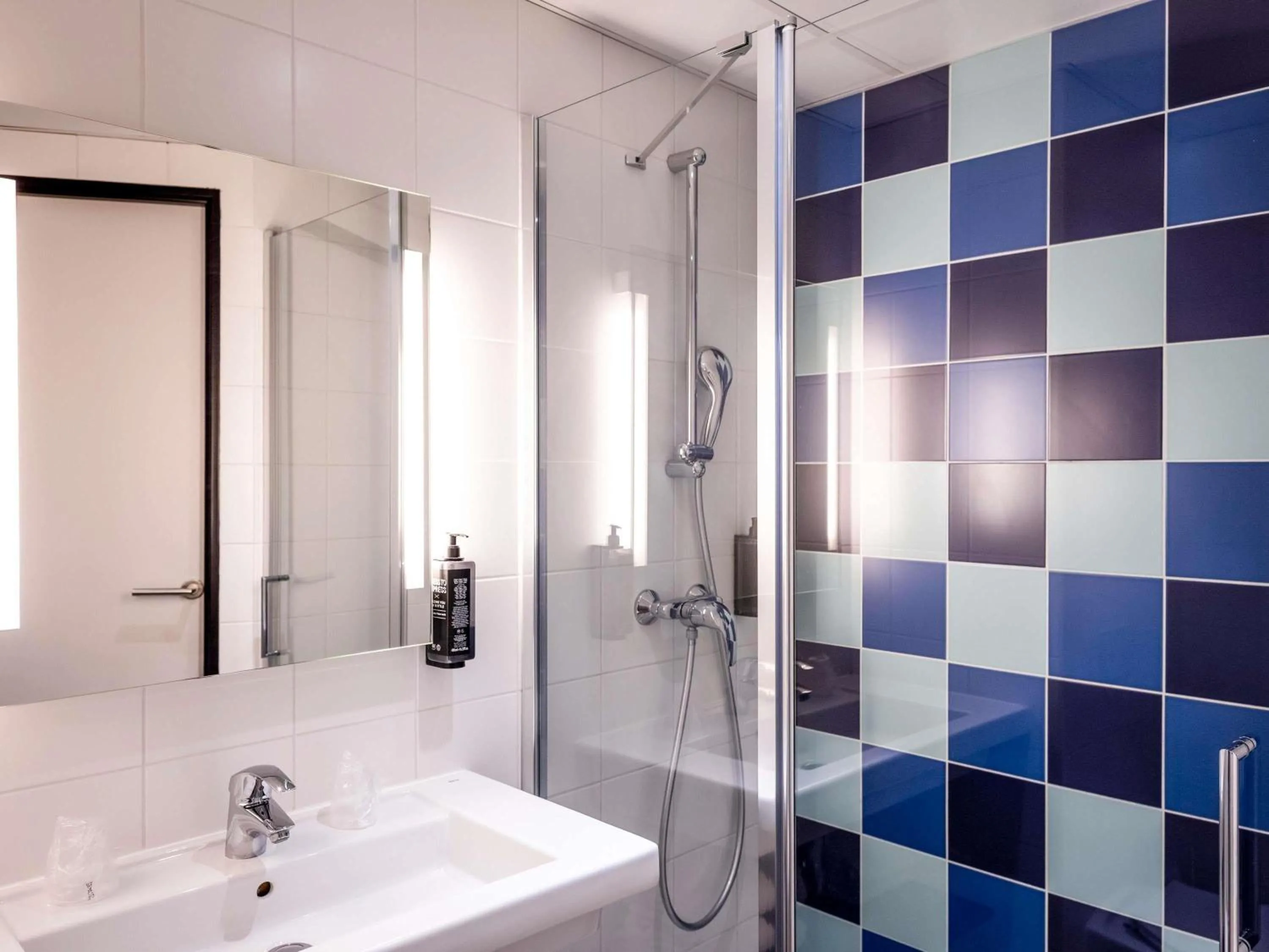 Bedroom in ibis styles Albi Centre Le Theatro