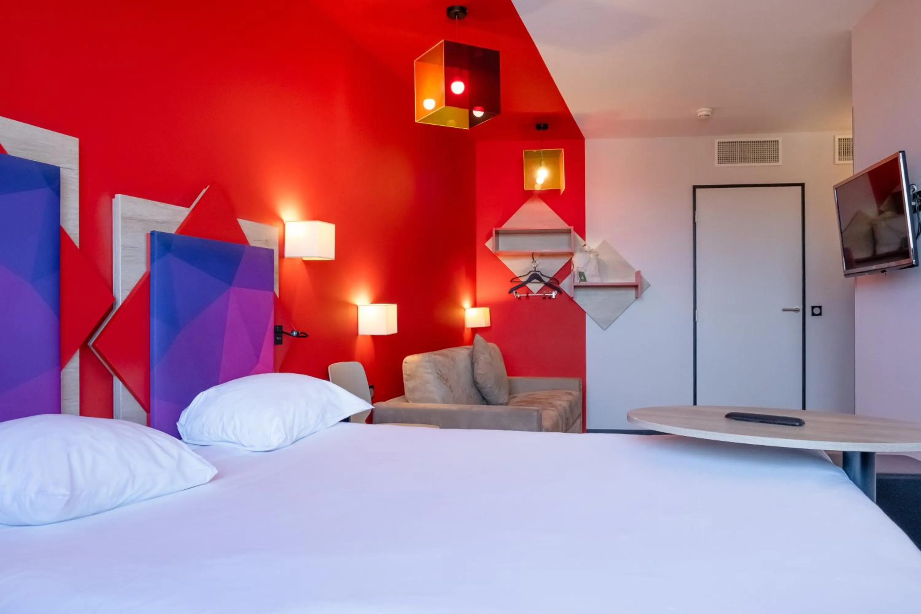 Bedroom, Bed in ibis styles Albi Centre Le Theatro