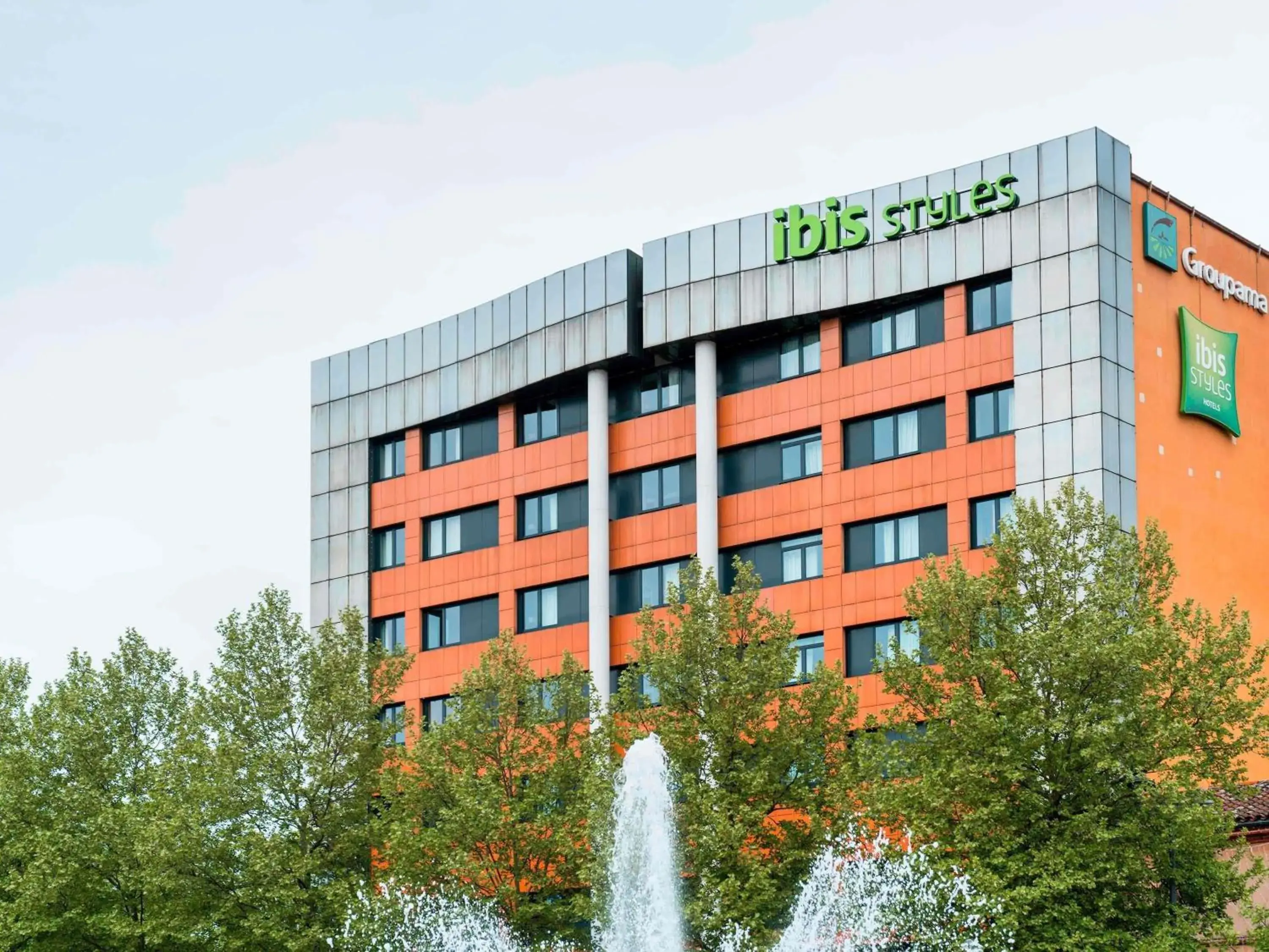 Property building in ibis styles Albi Centre Le Theatro Property building in ibis styles Albi Centre Le Theatro