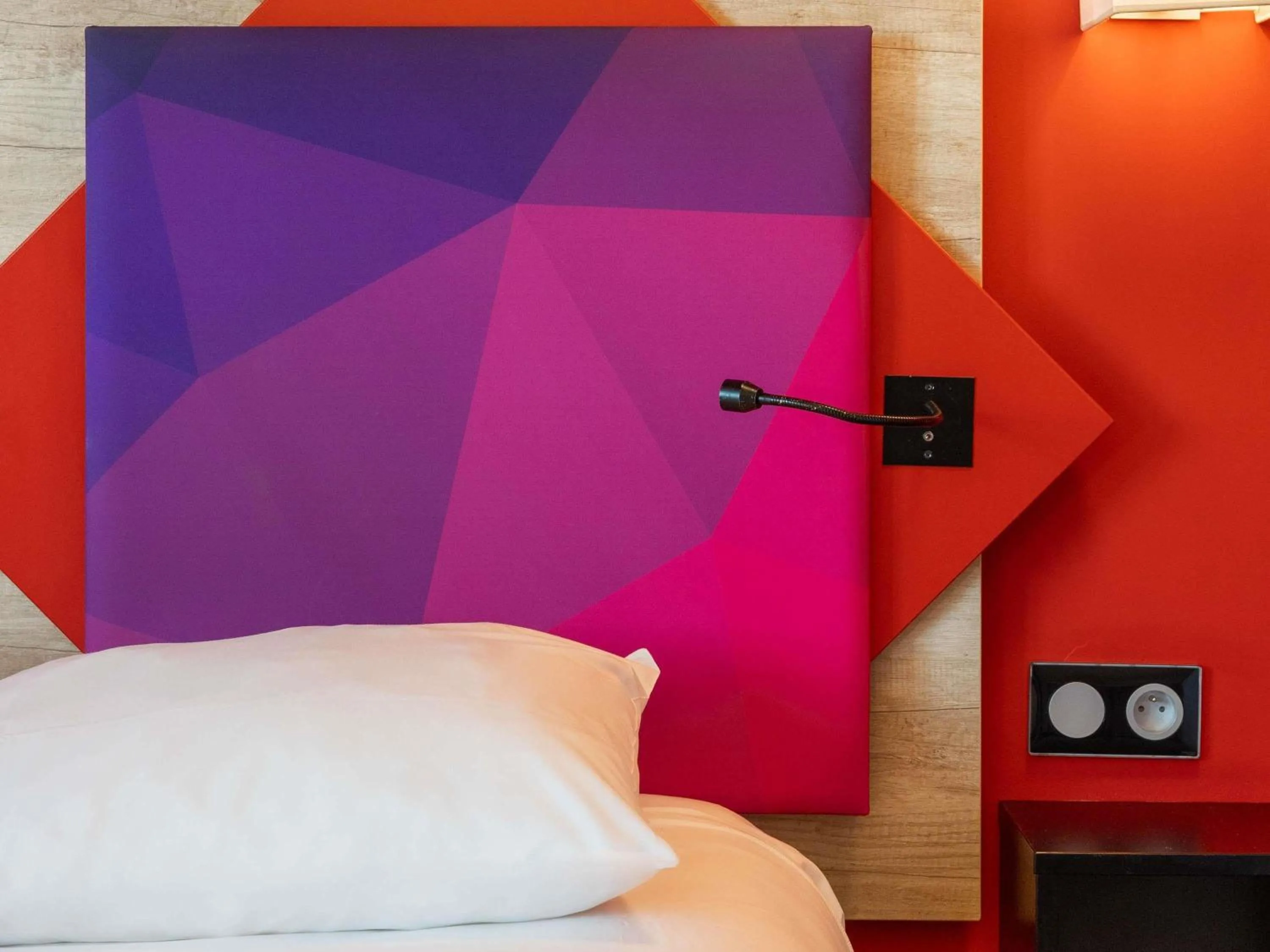 Bedroom, Bed in ibis styles Albi Centre Le Theatro