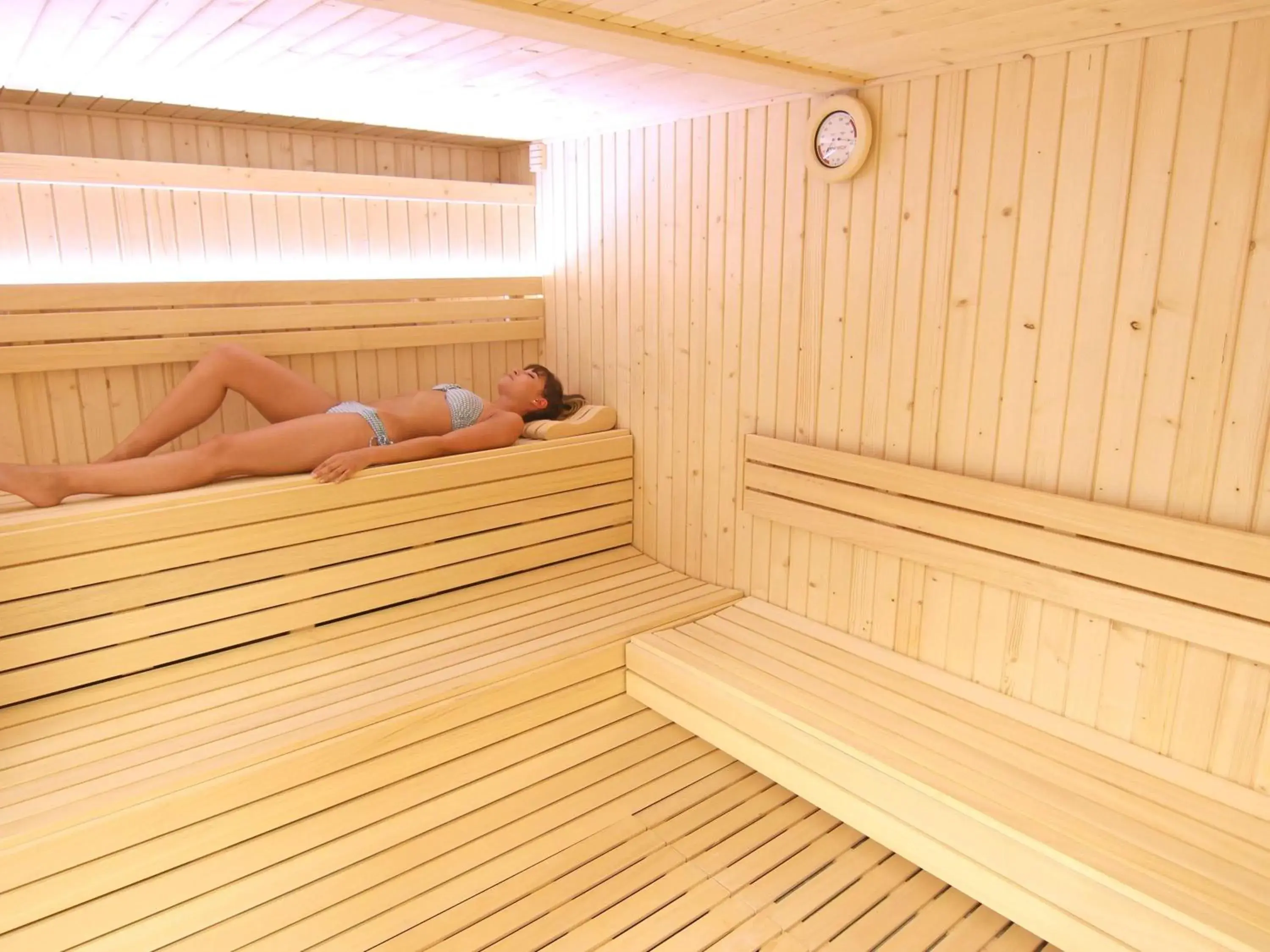 Spa and wellness centre/facilities in ibis styles Albi Centre Le Theatro Spa and wellness centre/facilities in ibis styles Albi Centre Le Theatro