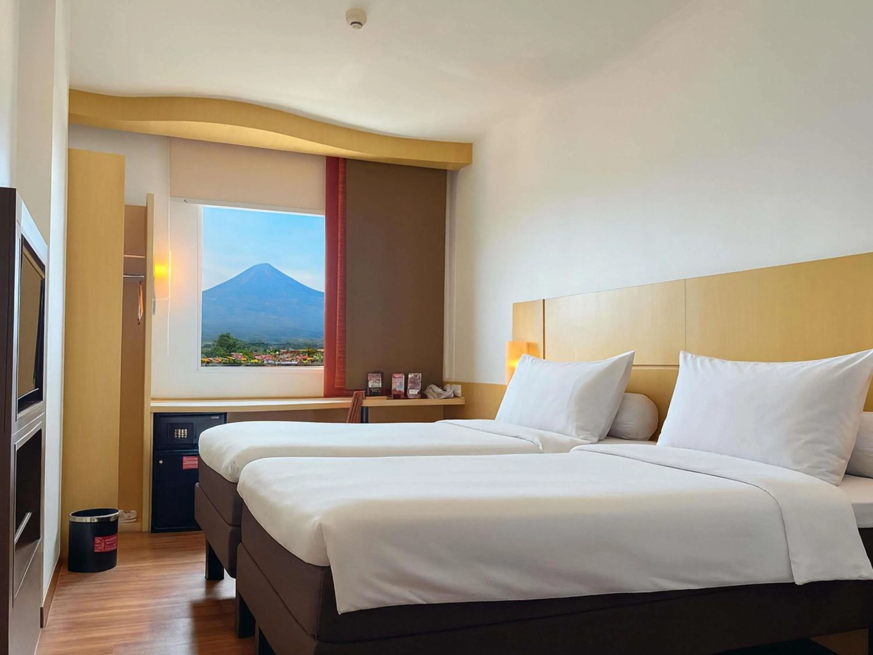 Bedroom, Bed in Ibis Bandung Pasteur