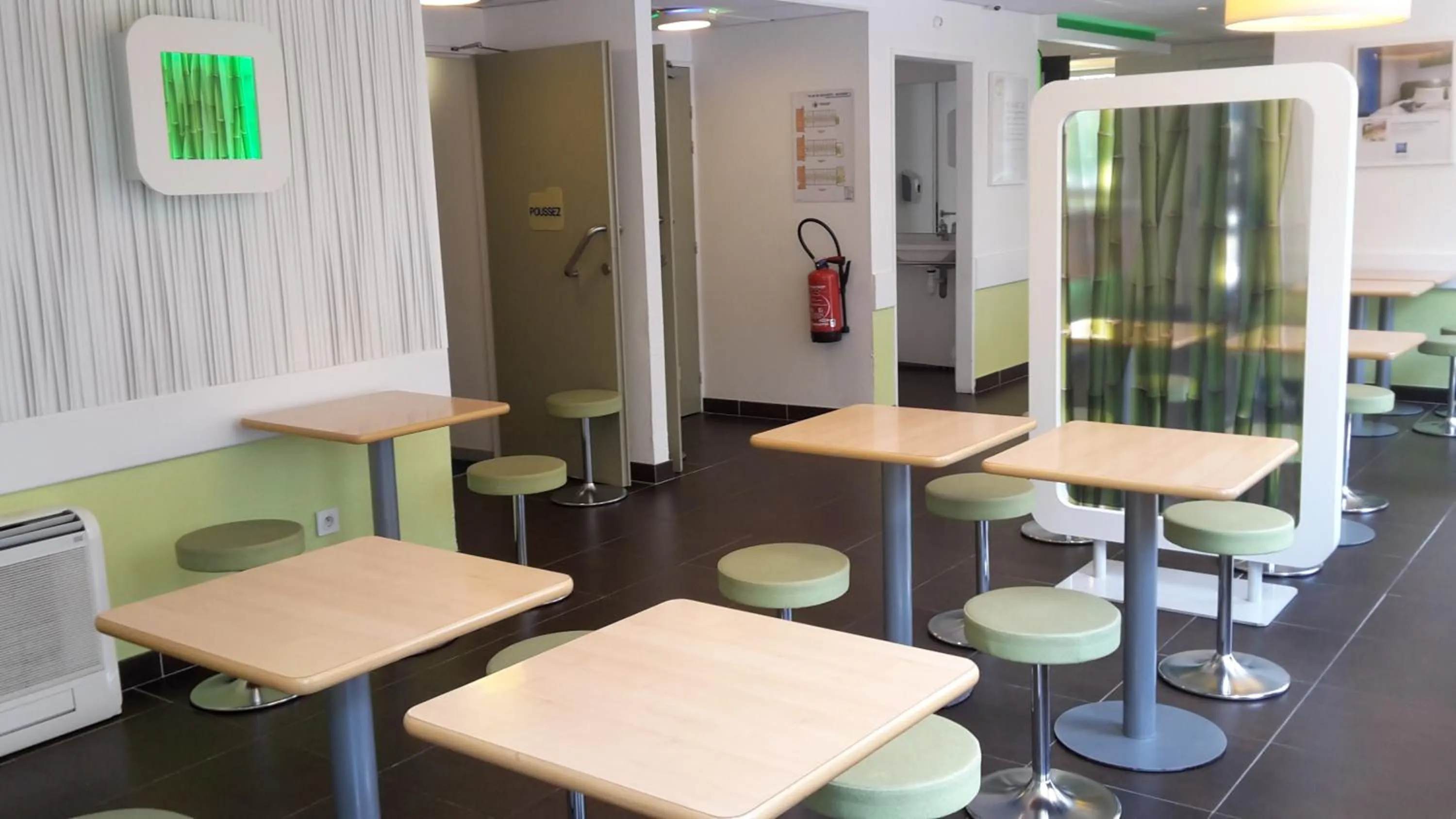 Communal lounge/ TV room in Ibis Budget Marseille Est Porte d'Aubagne