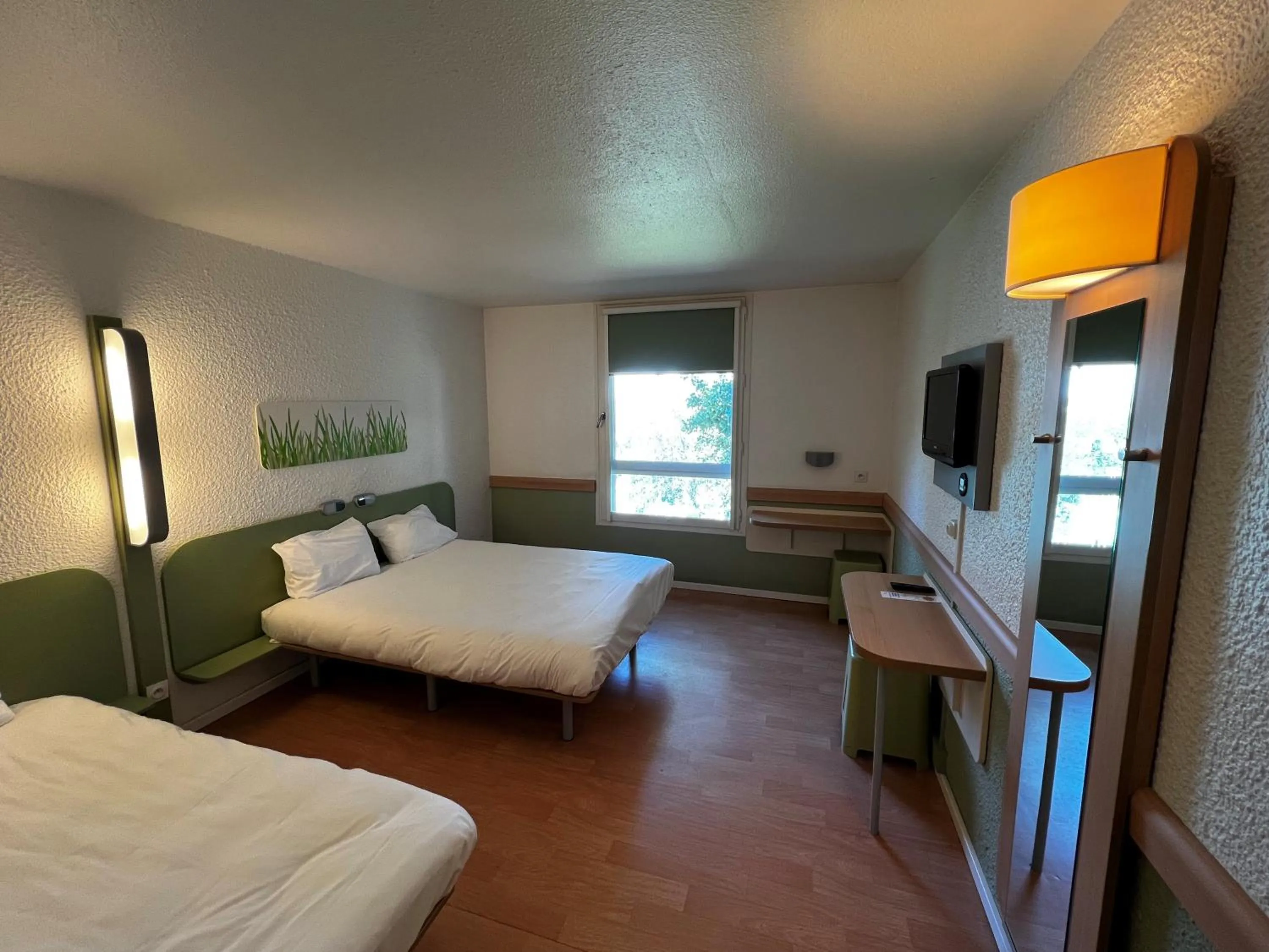 Photo of the whole room, Bed in Ibis Budget Marseille Est Porte d'Aubagne