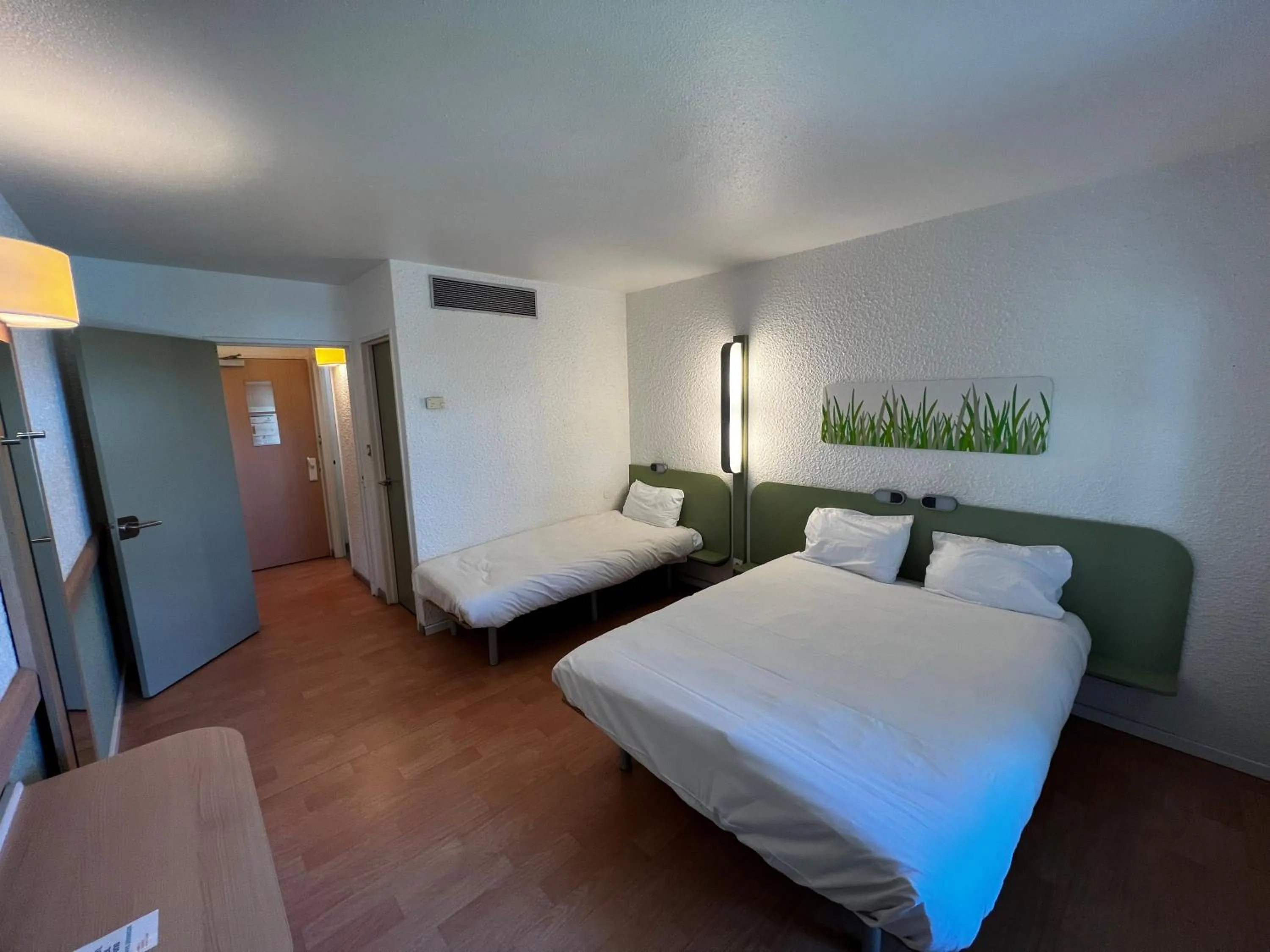 Bed in Ibis Budget Marseille Est Porte d'Aubagne