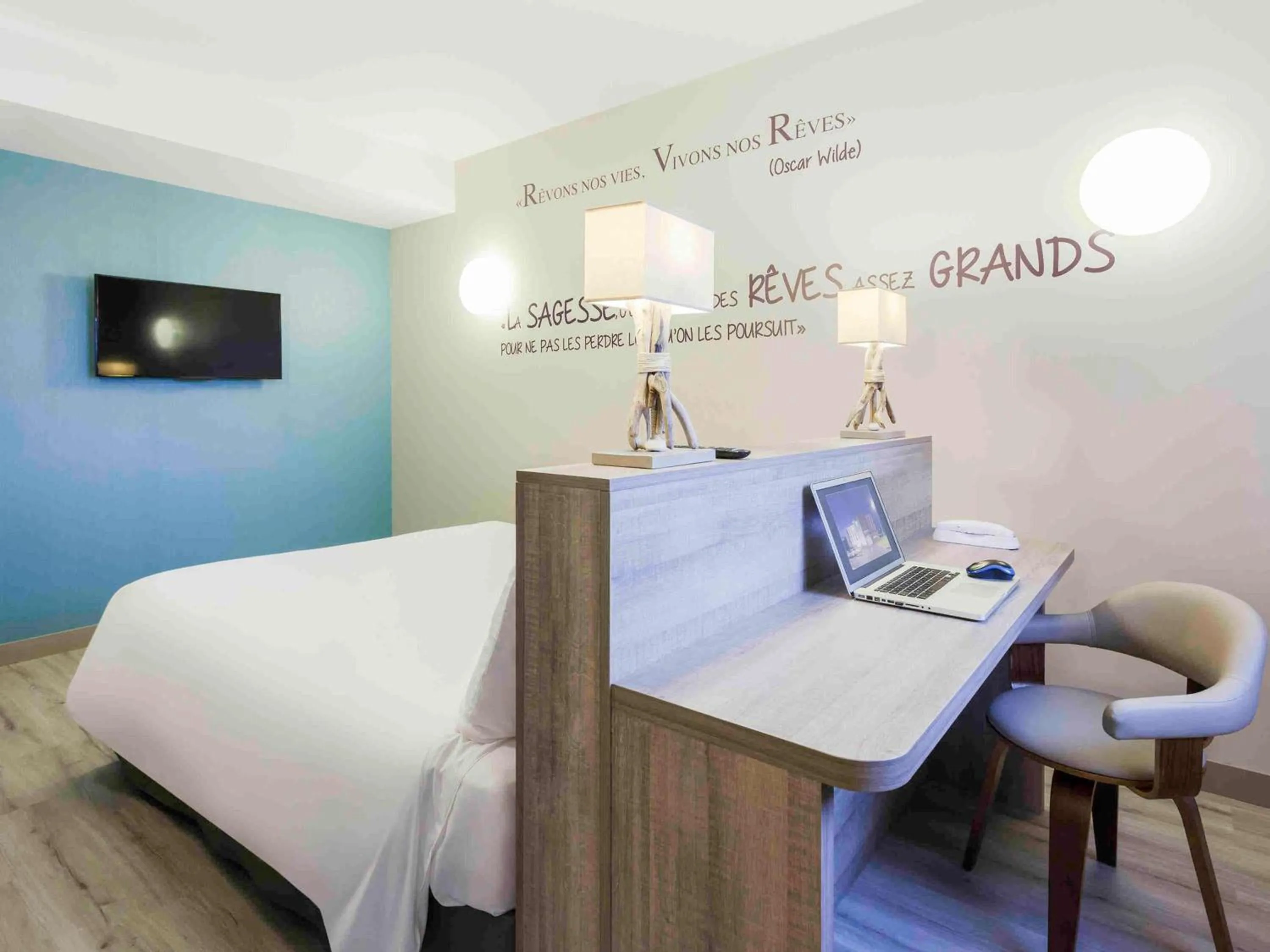 Bedroom, Bed in ibis Styles Vierzon