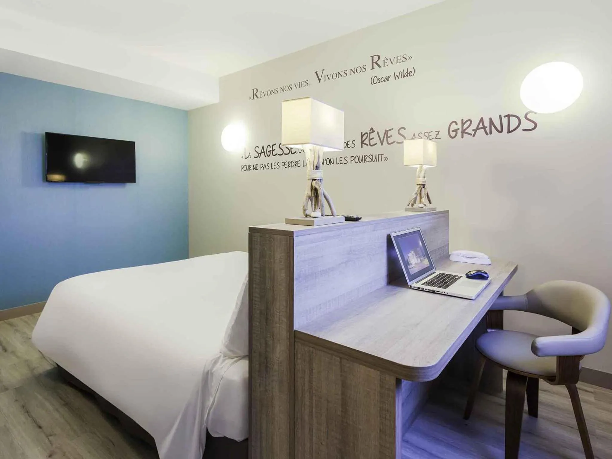 Bedroom, Bed in ibis Styles Vierzon
