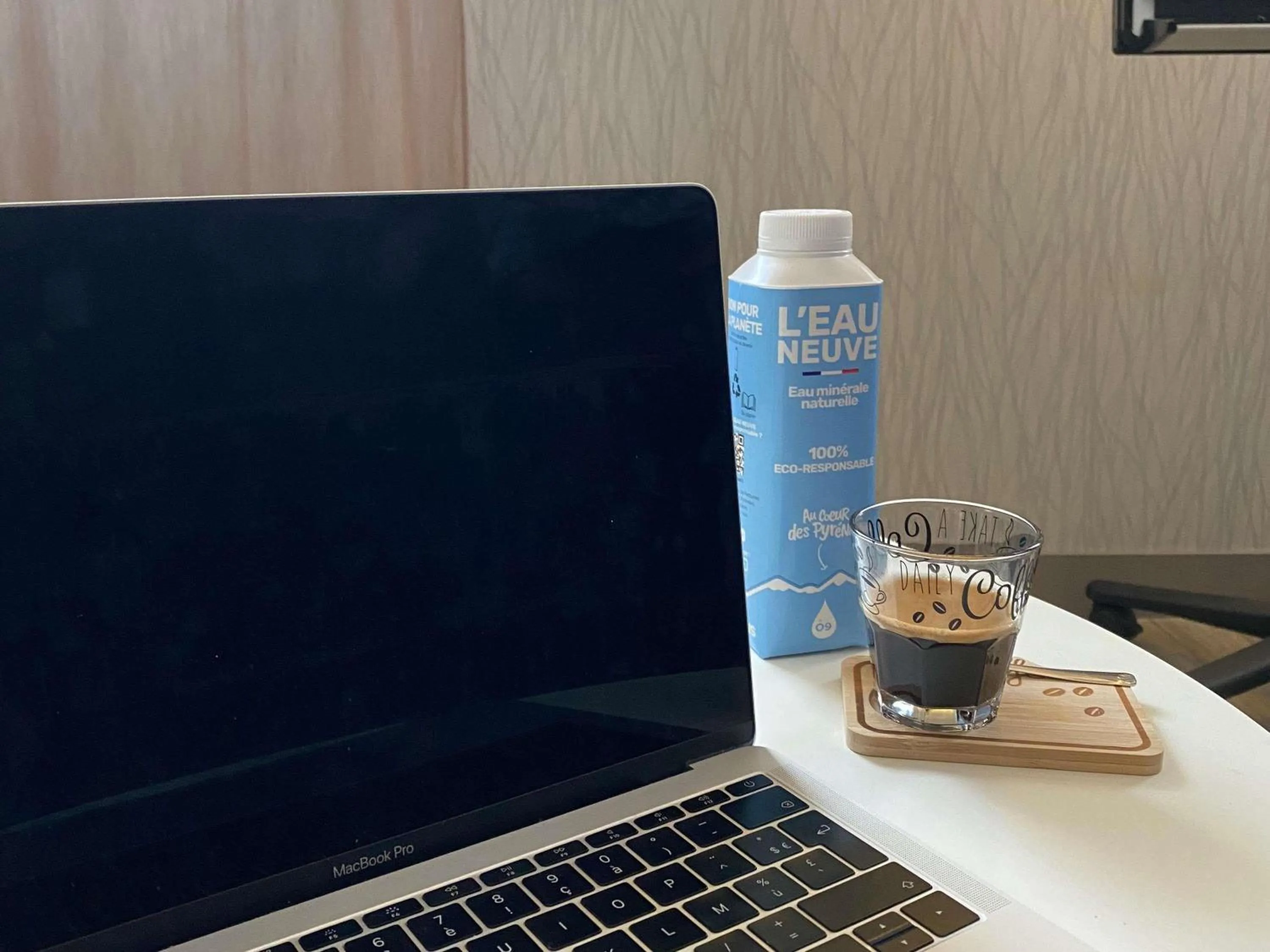 Bedroom in ibis Styles Vierzon