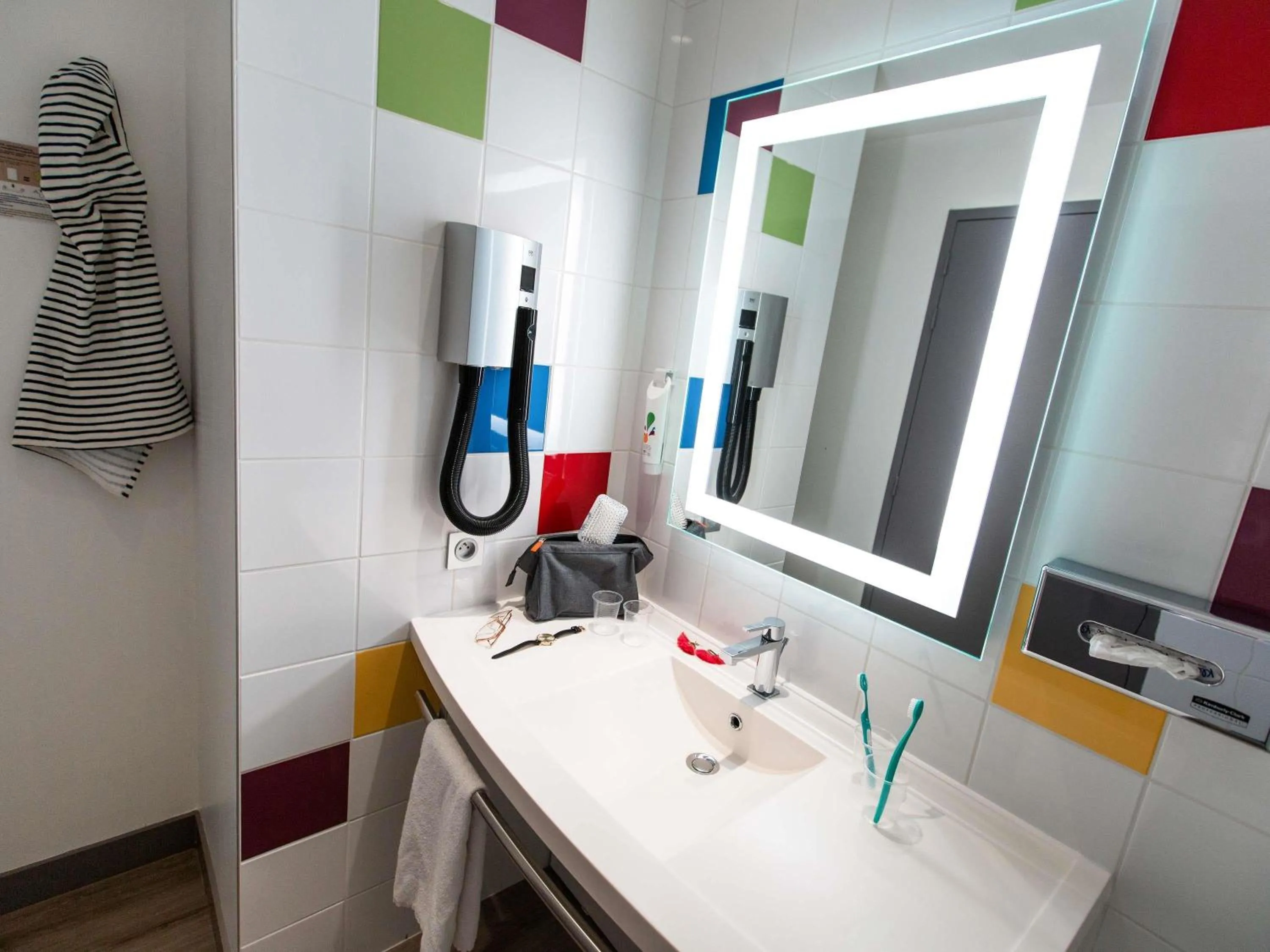 Bedroom in ibis Styles Vierzon