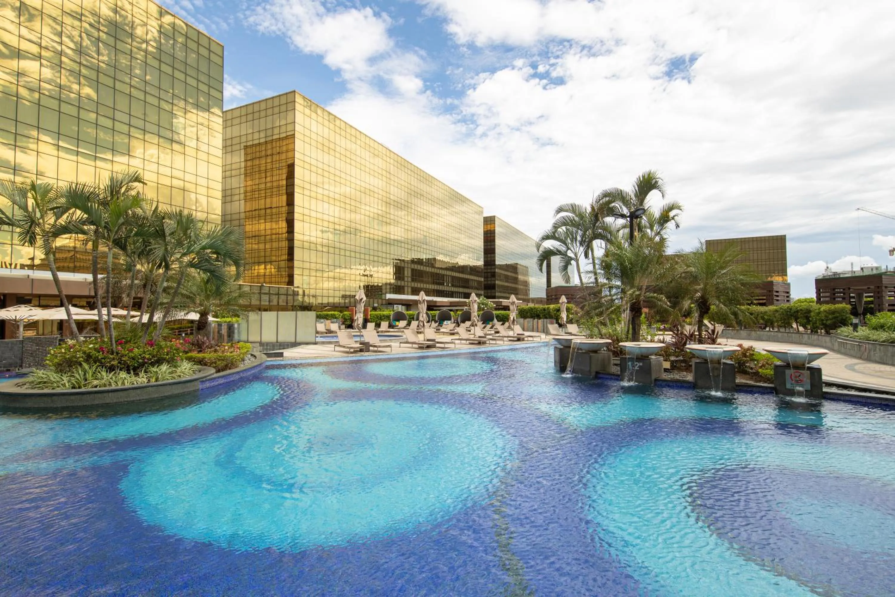 Swimming pool in City Of Dreams - Nüwa Manila
