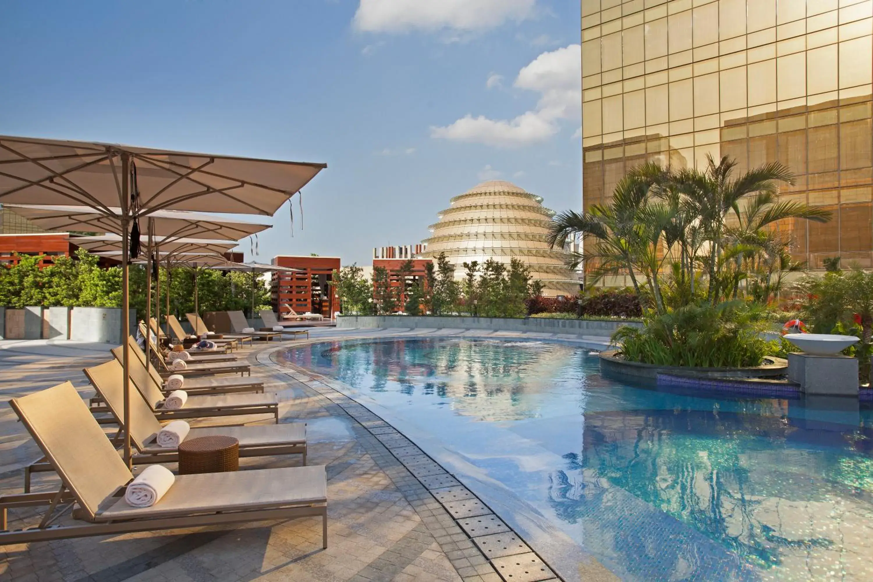 Swimming pool in City Of Dreams - Nüwa Manila Swimming pool in City Of Dreams - Nüwa Manila