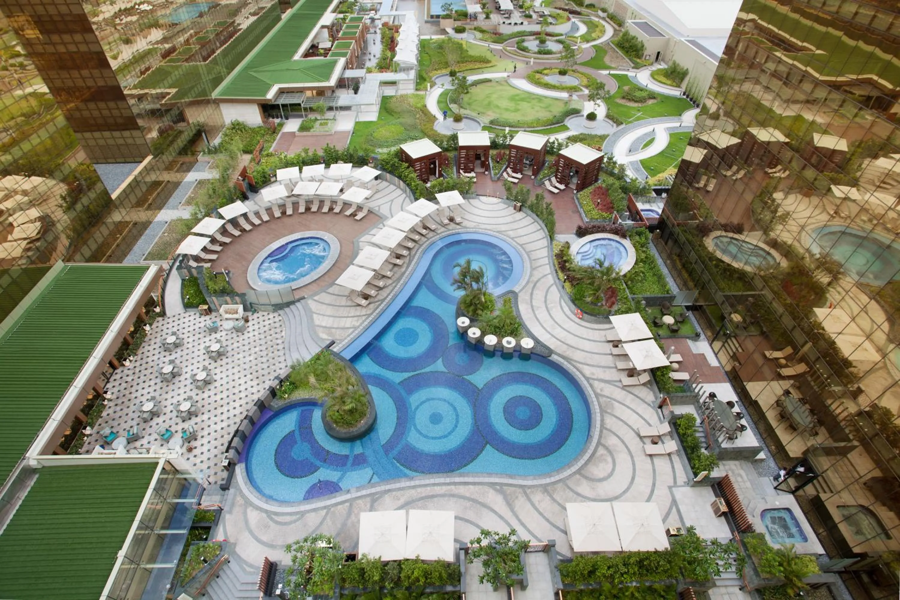 Swimming pool in City Of Dreams - Nüwa Manila