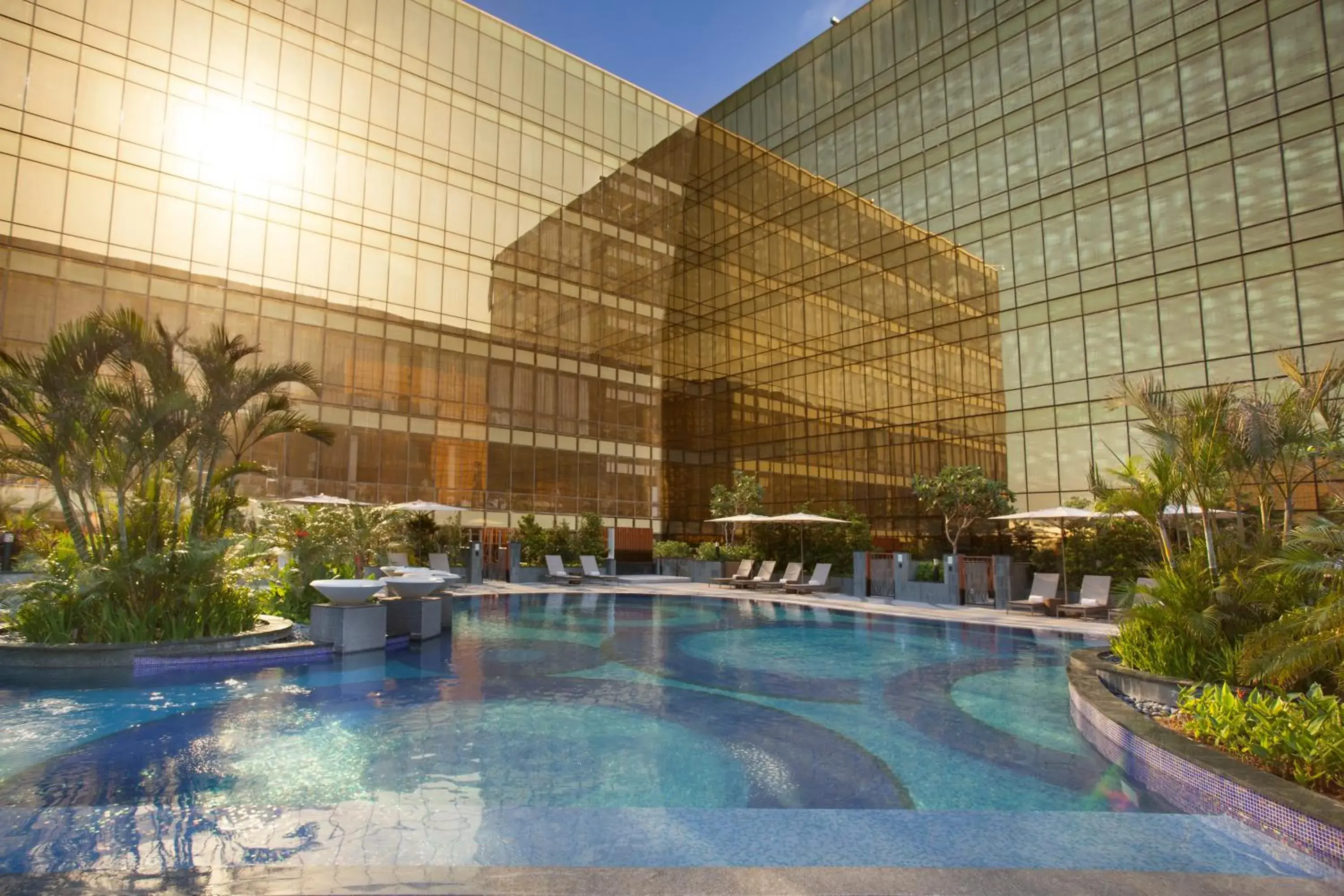 Swimming pool in City Of Dreams - Nüwa Manila Swimming pool in City Of Dreams - Nüwa Manila