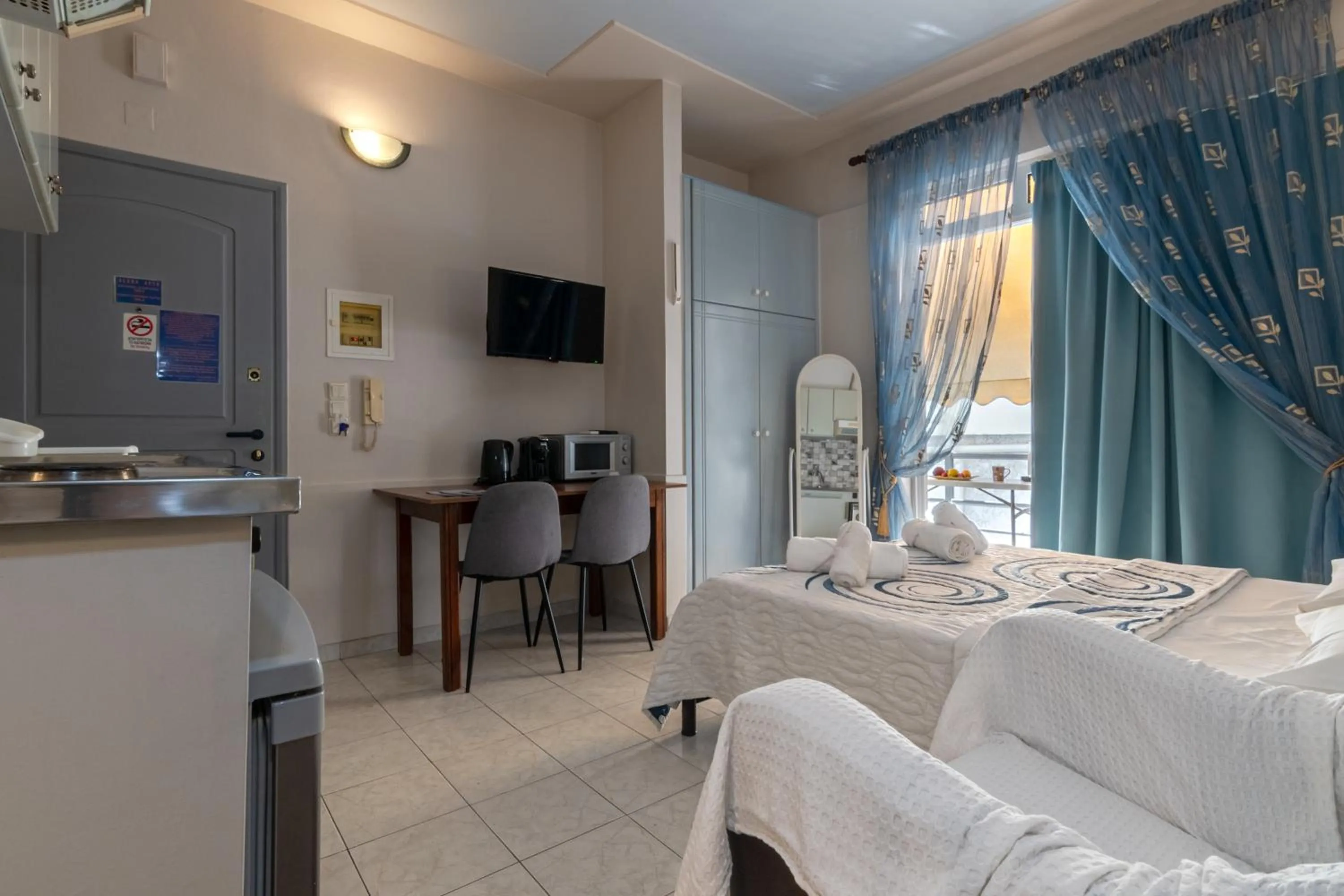 TV and multimedia in Alena Apartments