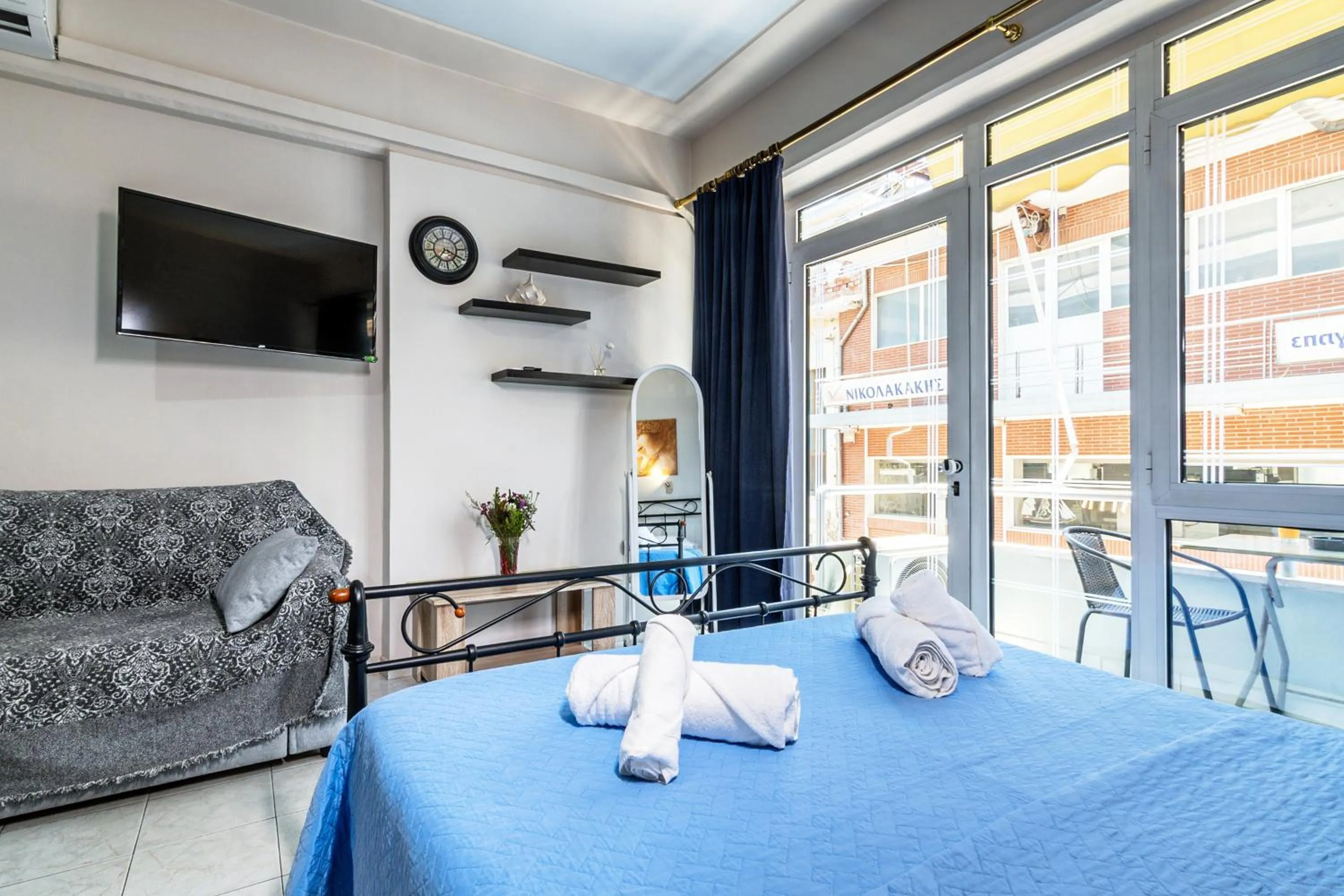 Communal lounge/ TV room, Bed in Alena Apartments