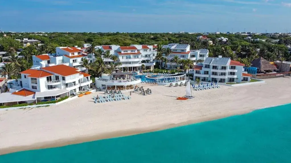 Lounge or bar in SUNSET FISHERMEN BEACH & SPA RESORT-Optional All Inclusive- Room 344A-344B-Playacar, Phase 1 Lounge or bar in SUNSET FISHERMEN BEACH & SPA RESORT-Optional All Inclusive- Room 344A-344B-Playacar, Phase 1