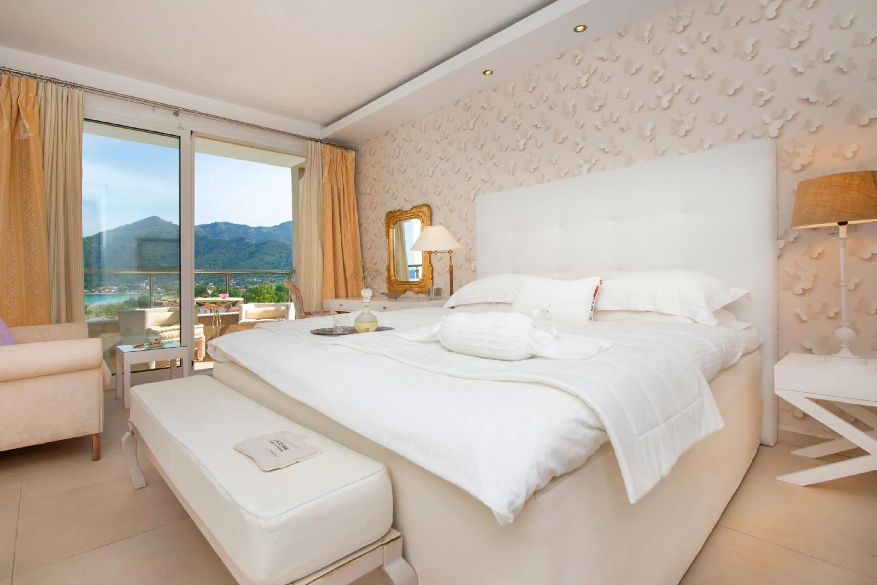 Photo of the whole room, Bed in Mare Monte Small Boutique Hotel