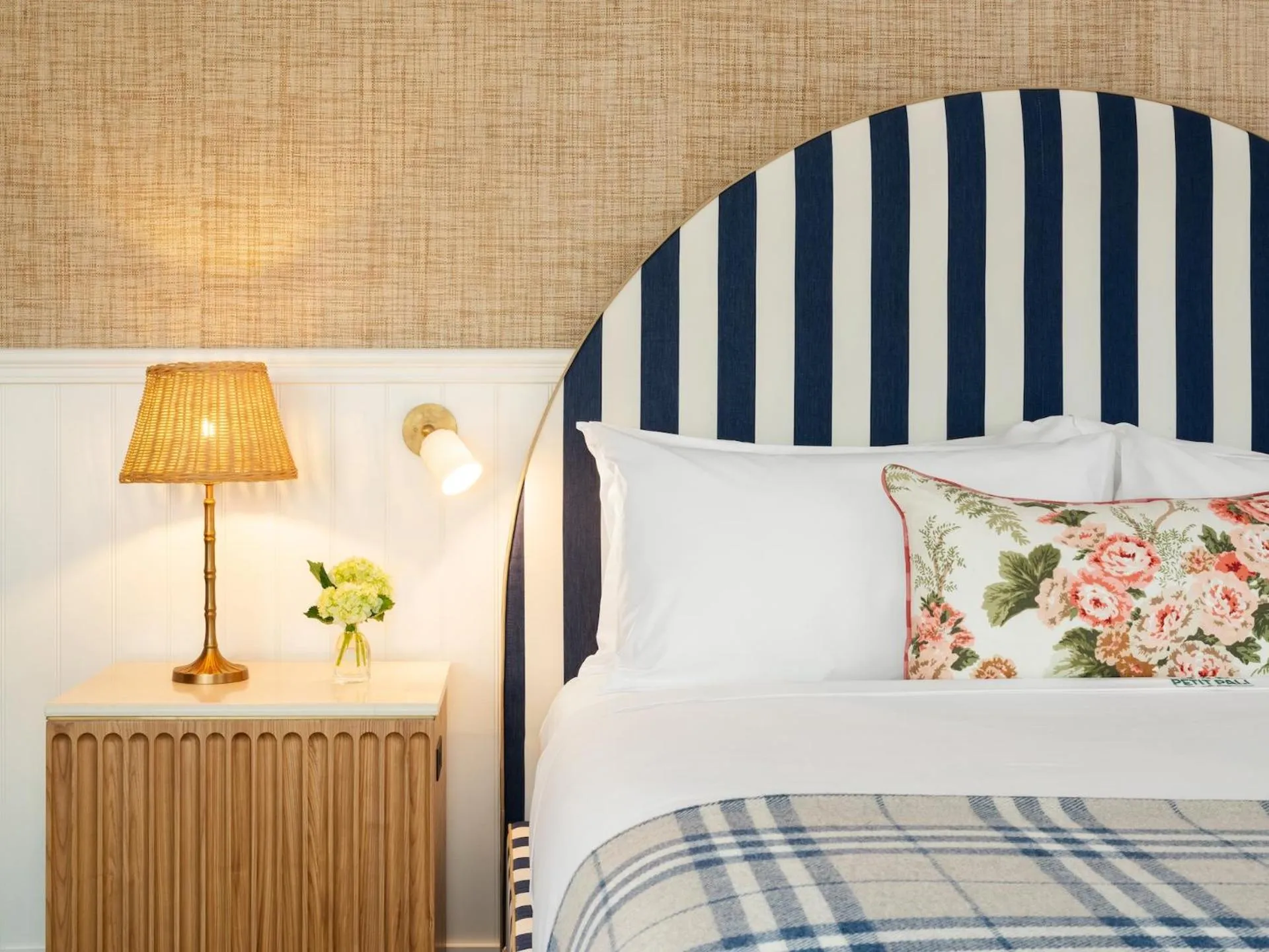 Bedroom, Bed in Le Petit Pali Laguna Beach