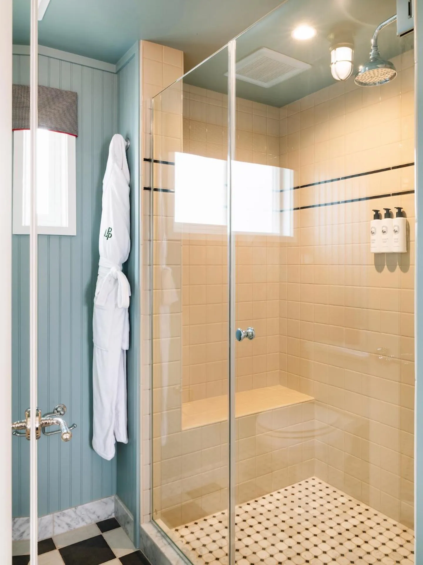 Shower in Le Petit Pali Laguna Beach