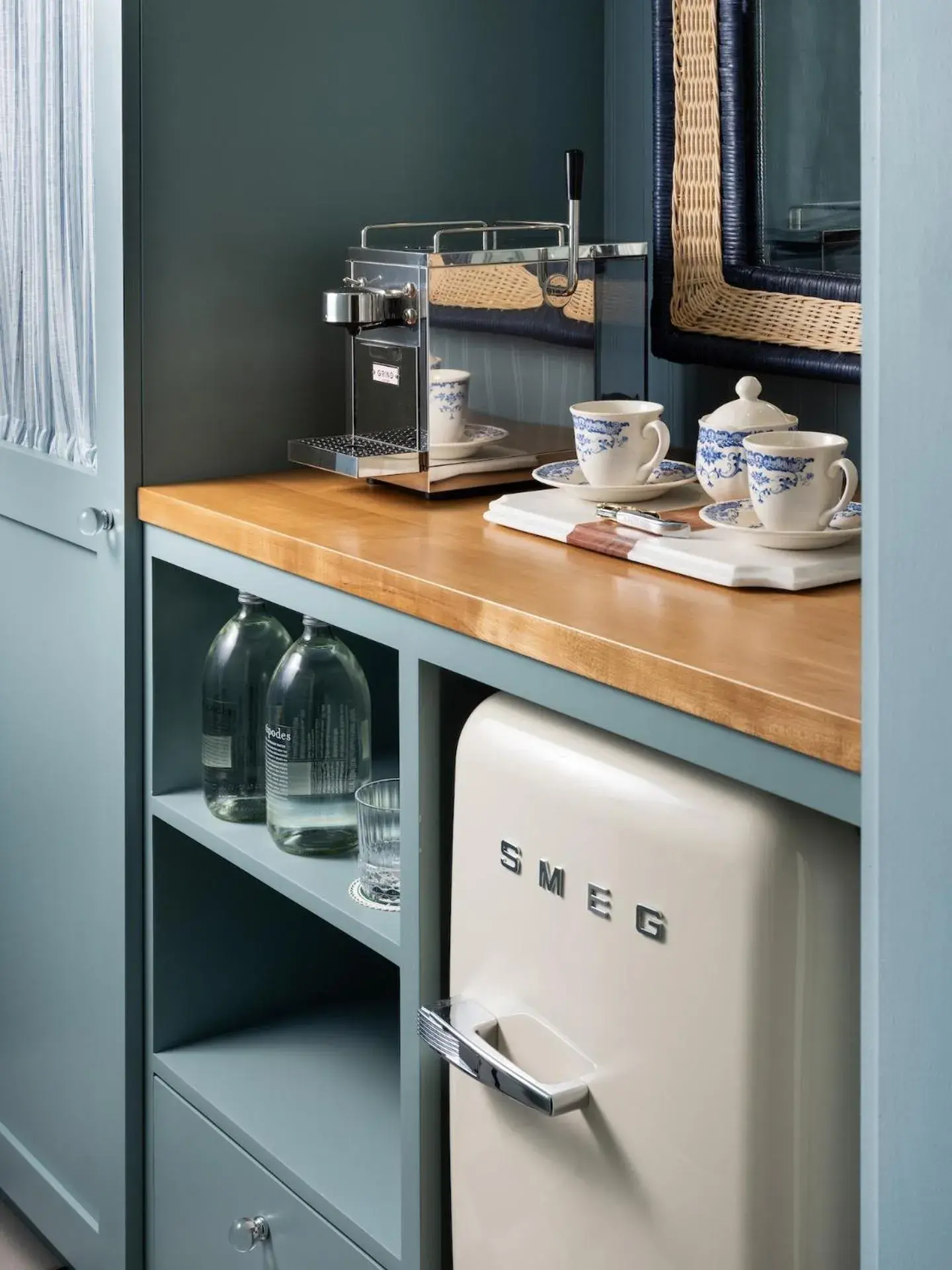 Deluxe King Room in Le Petit Pali Laguna Beach Deluxe King Room in Le Petit Pali Laguna Beach