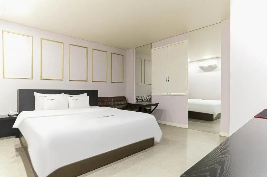 Deluxe Room in Pyeongtaek Gallery Hotel Deluxe Room in Pyeongtaek Gallery Hotel