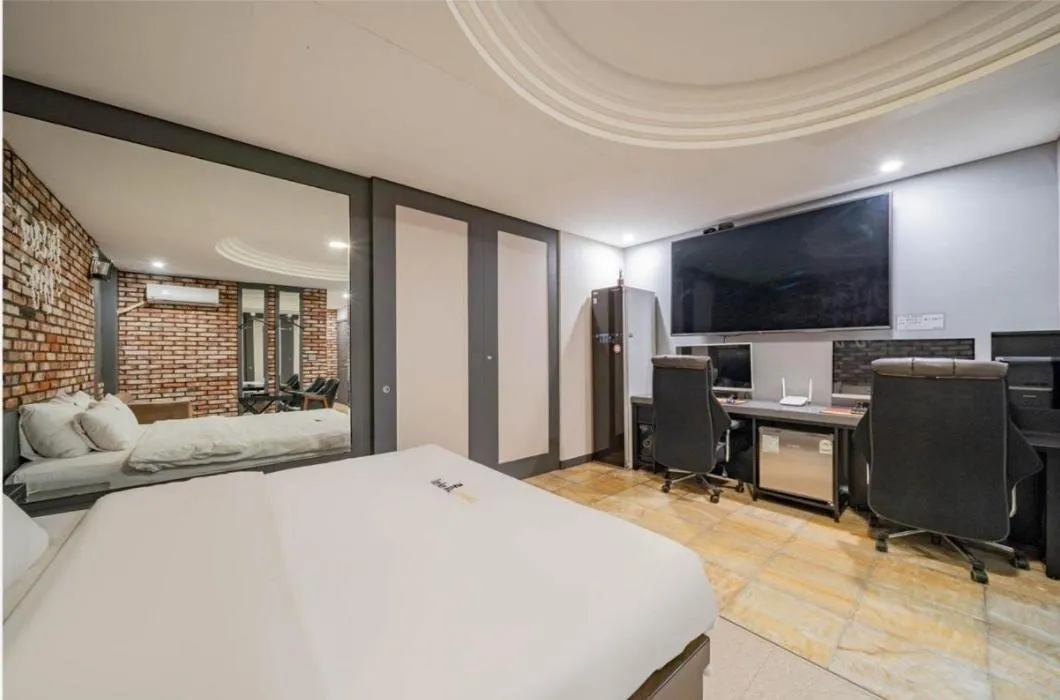 King Suite in Pyeongtaek Gallery Hotel
