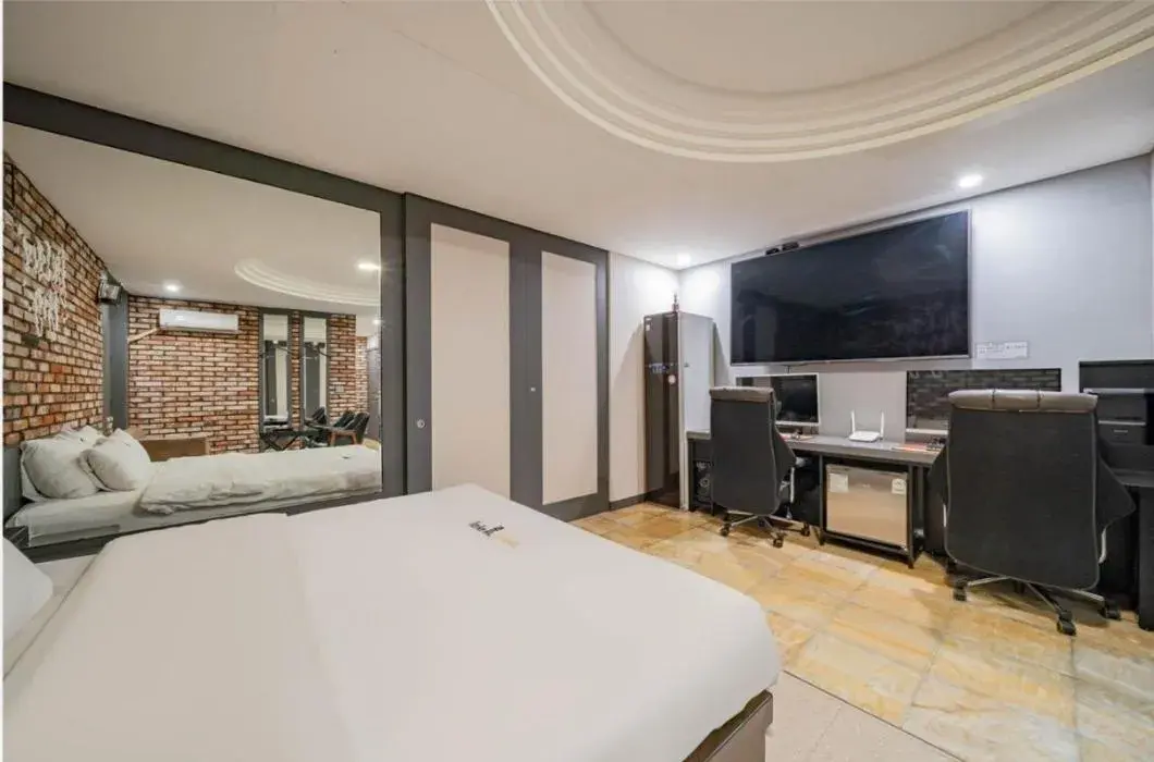 King Suite in Pyeongtaek Gallery Hotel King Suite in Pyeongtaek Gallery Hotel