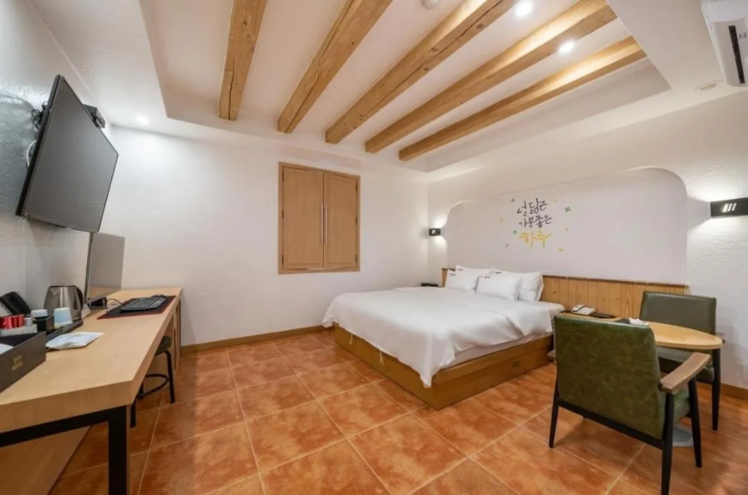 Standard Double Room in Pyeongtaek Gallery Hotel