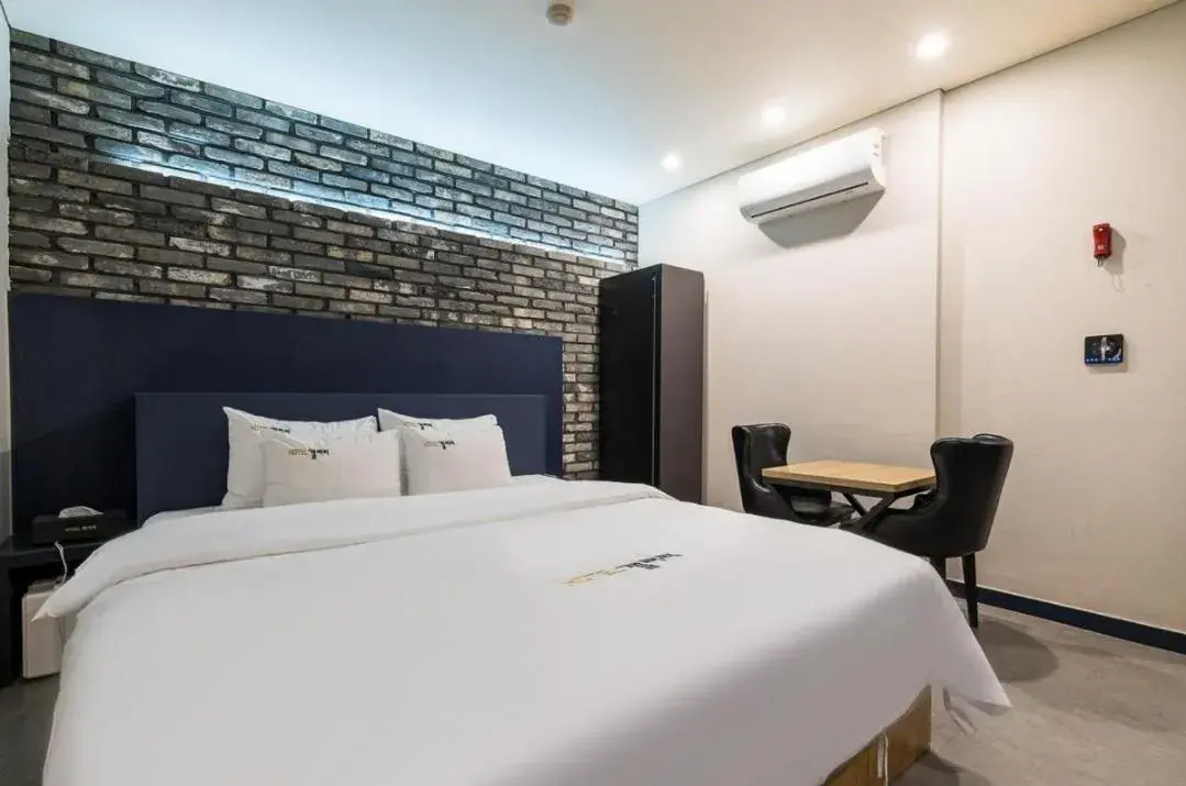 Superior Queen Room in Pyeongtaek Gallery Hotel Superior Queen Room in Pyeongtaek Gallery Hotel
