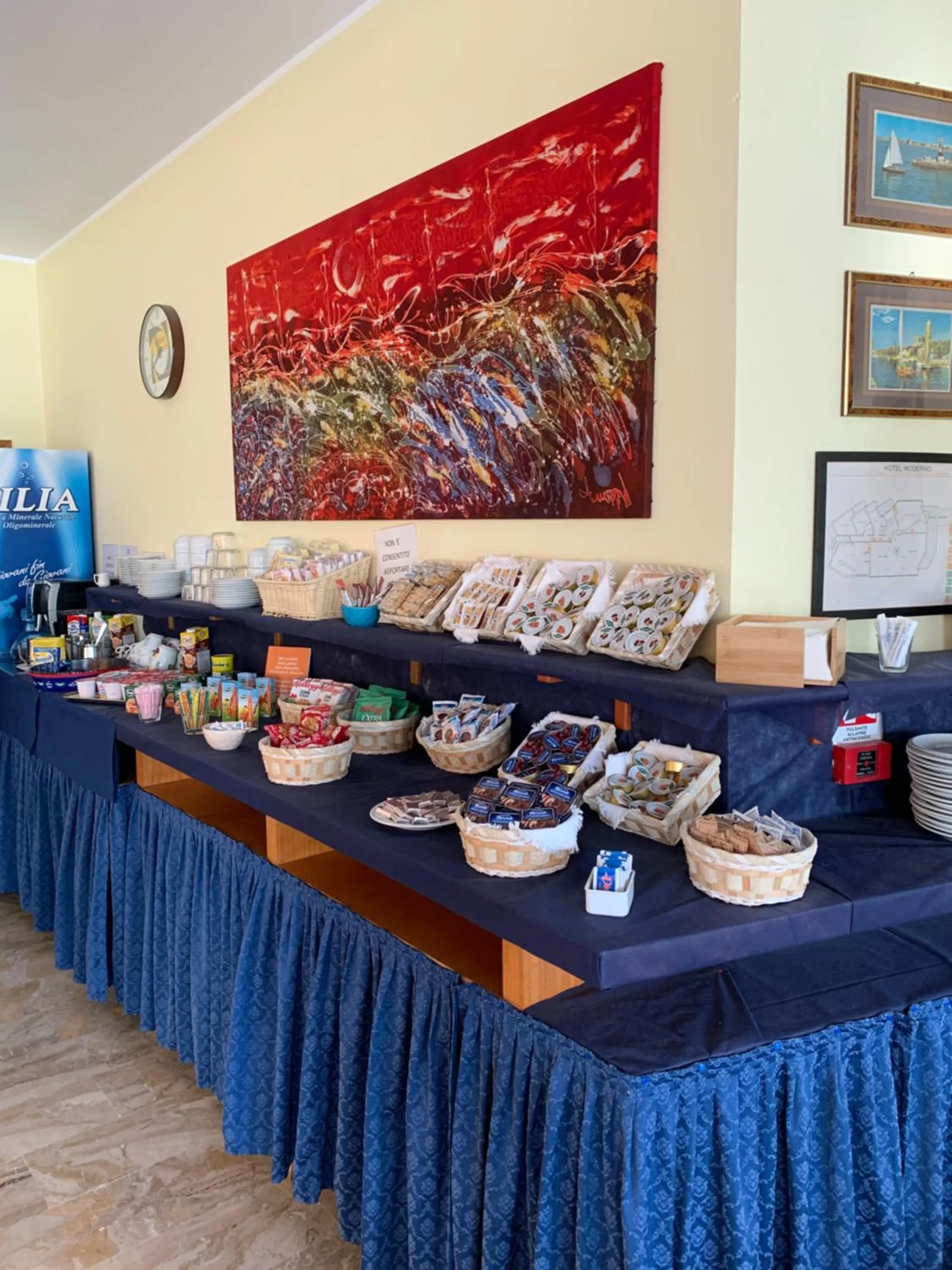 Breakfast in Hotel Moderno - Bed & Breakfast