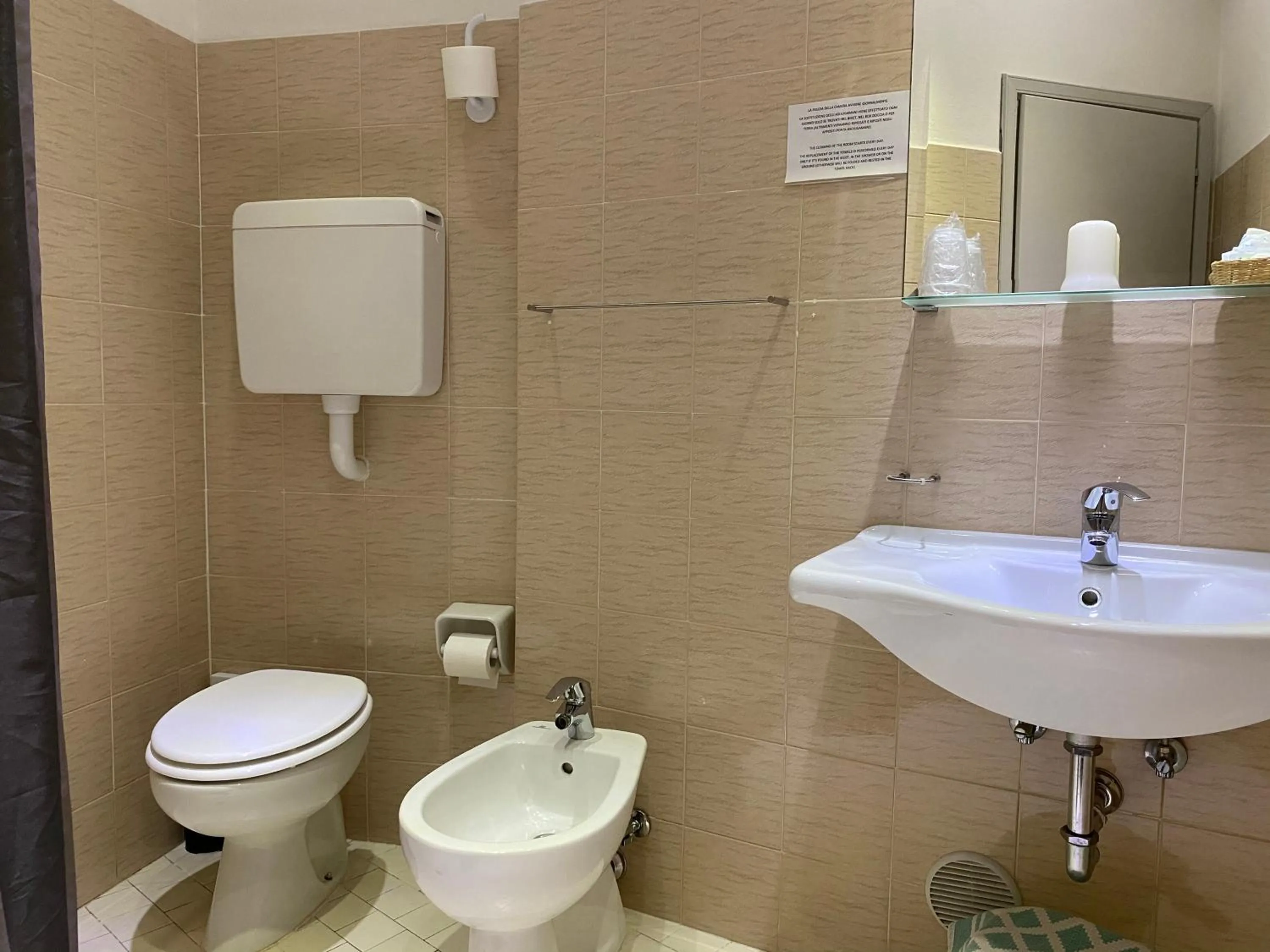 Shower in Hotel Moderno - Bed & Breakfast