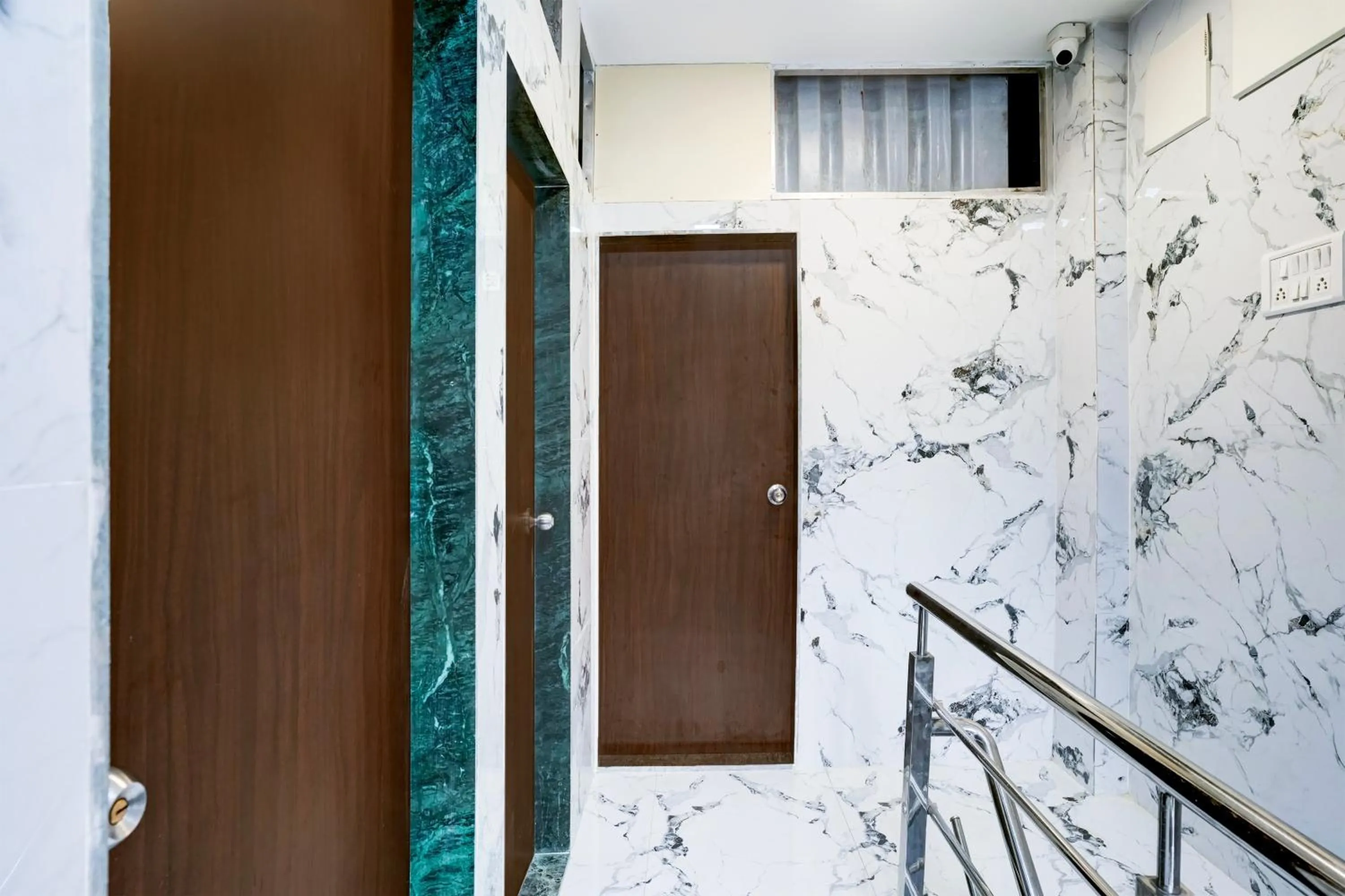 Lobby or reception in Super Hotel O Khar East Near Railway Station