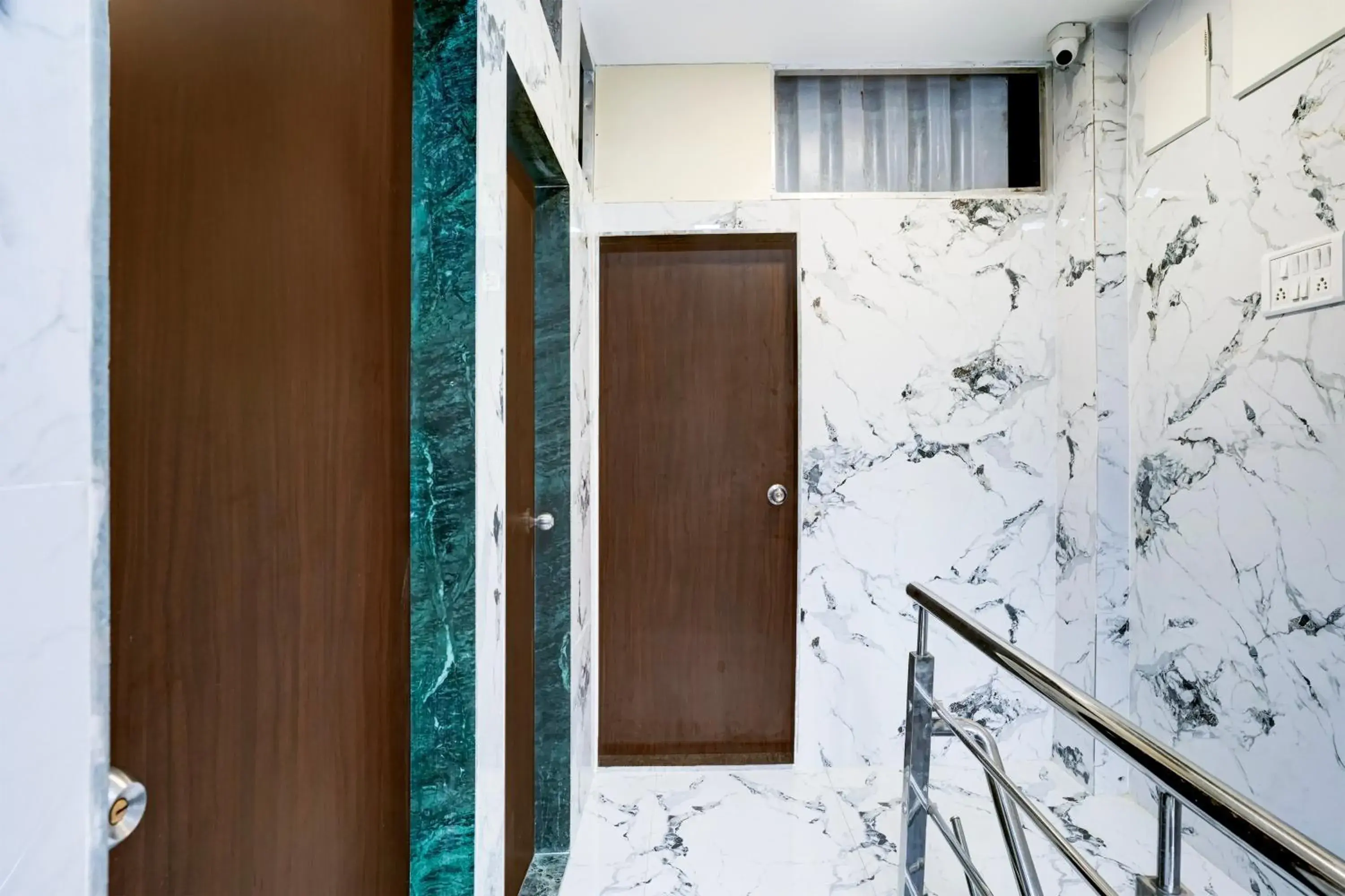 Lobby or reception in Super Hotel O Khar East Near Railway Station Lobby or reception in Super Hotel O Khar East Near Railway Station