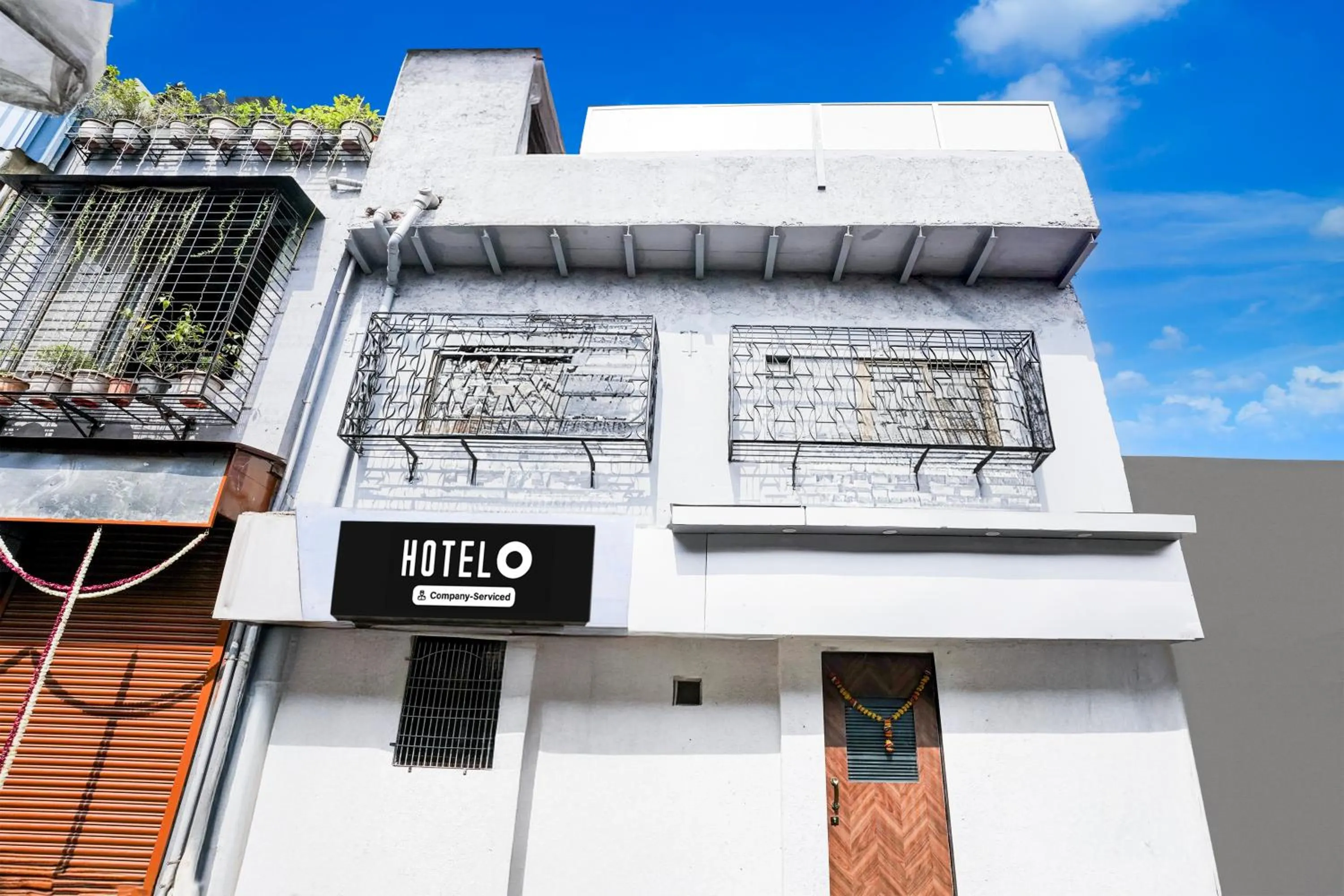 Facade/entrance in Super Hotel O Khar East Near Railway Station