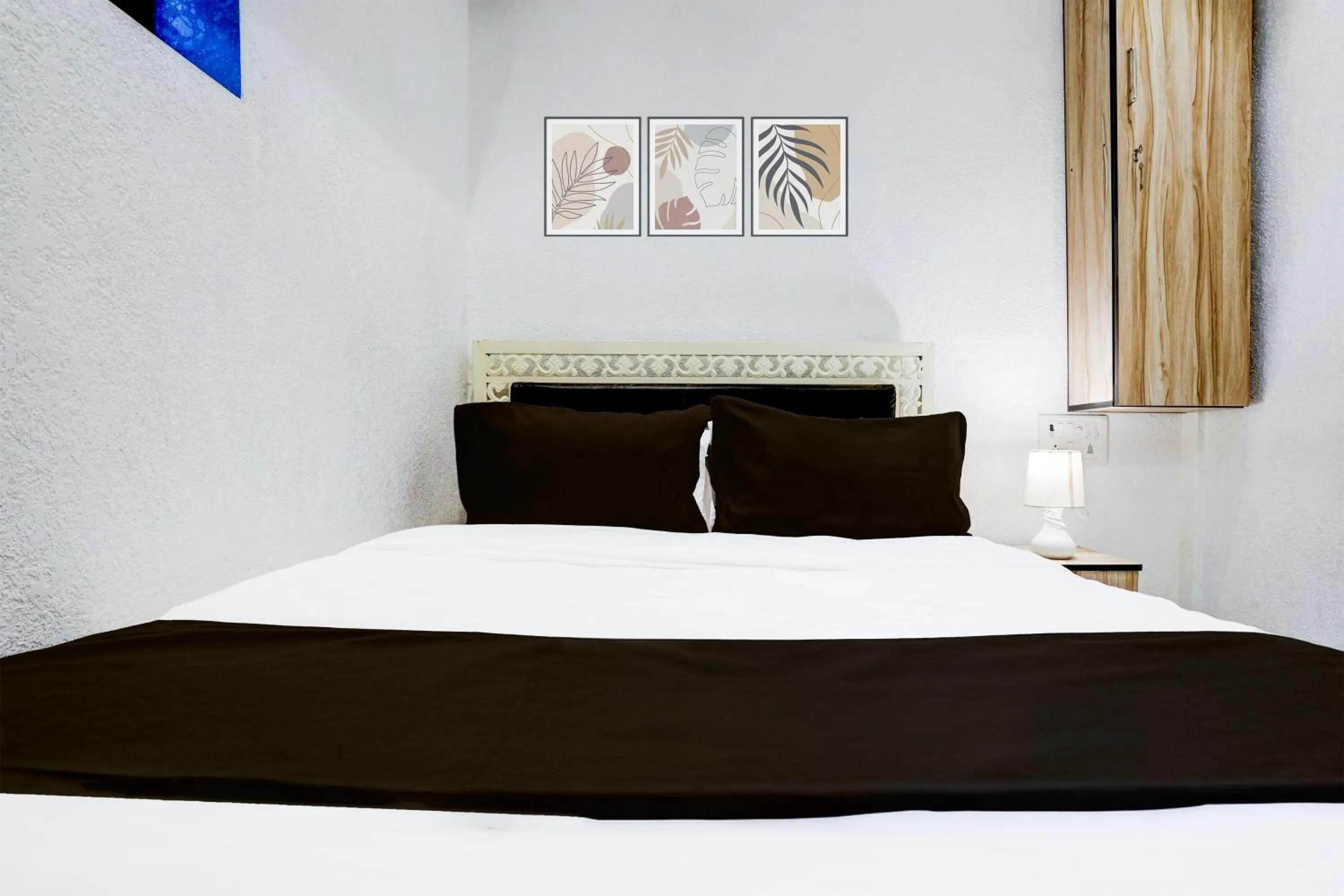 Bedroom, Bed in Super Hotel O Khar East Near Railway Station