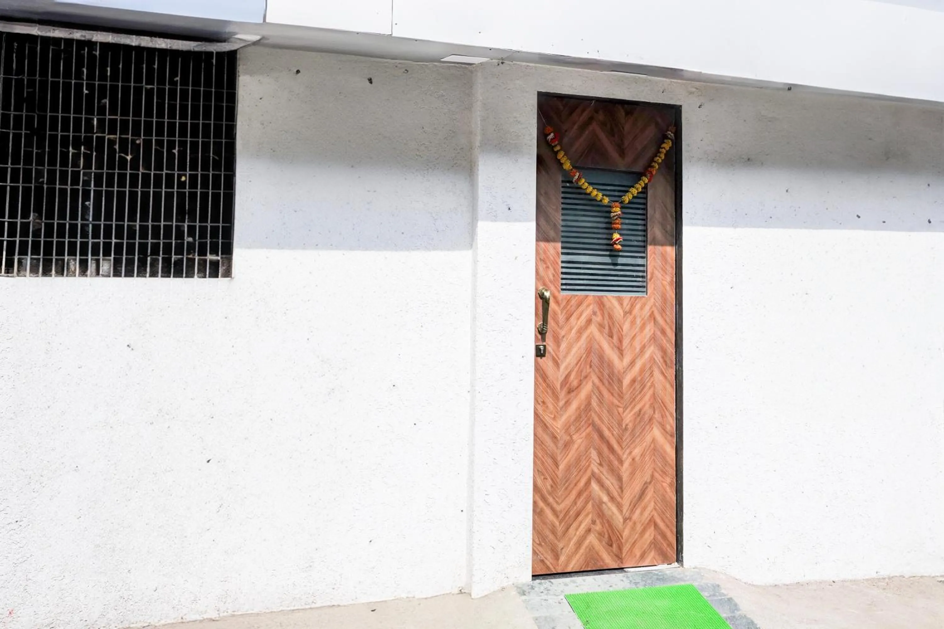 Facade/entrance in Super Hotel O Khar East Near Railway Station