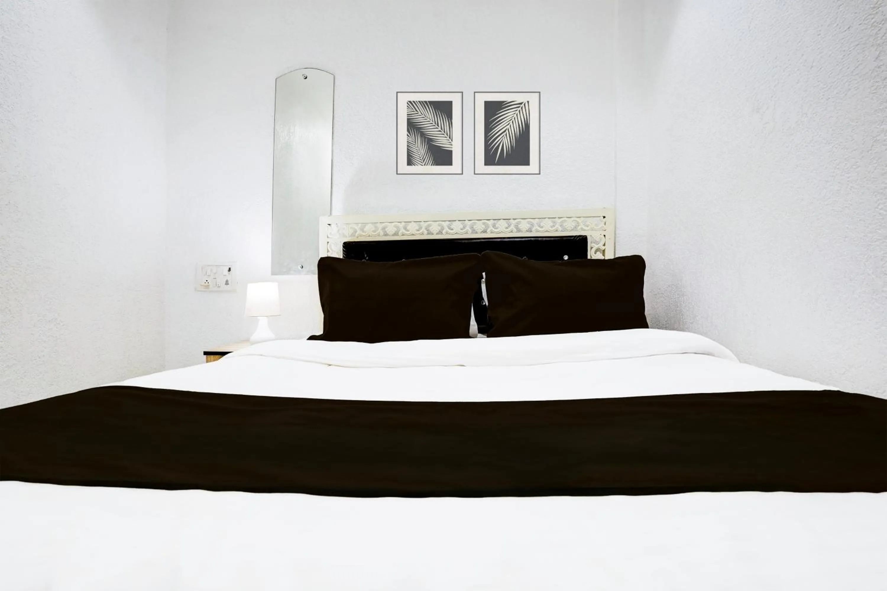 Bedroom, Bed in Super Hotel O Khar East Near Railway Station