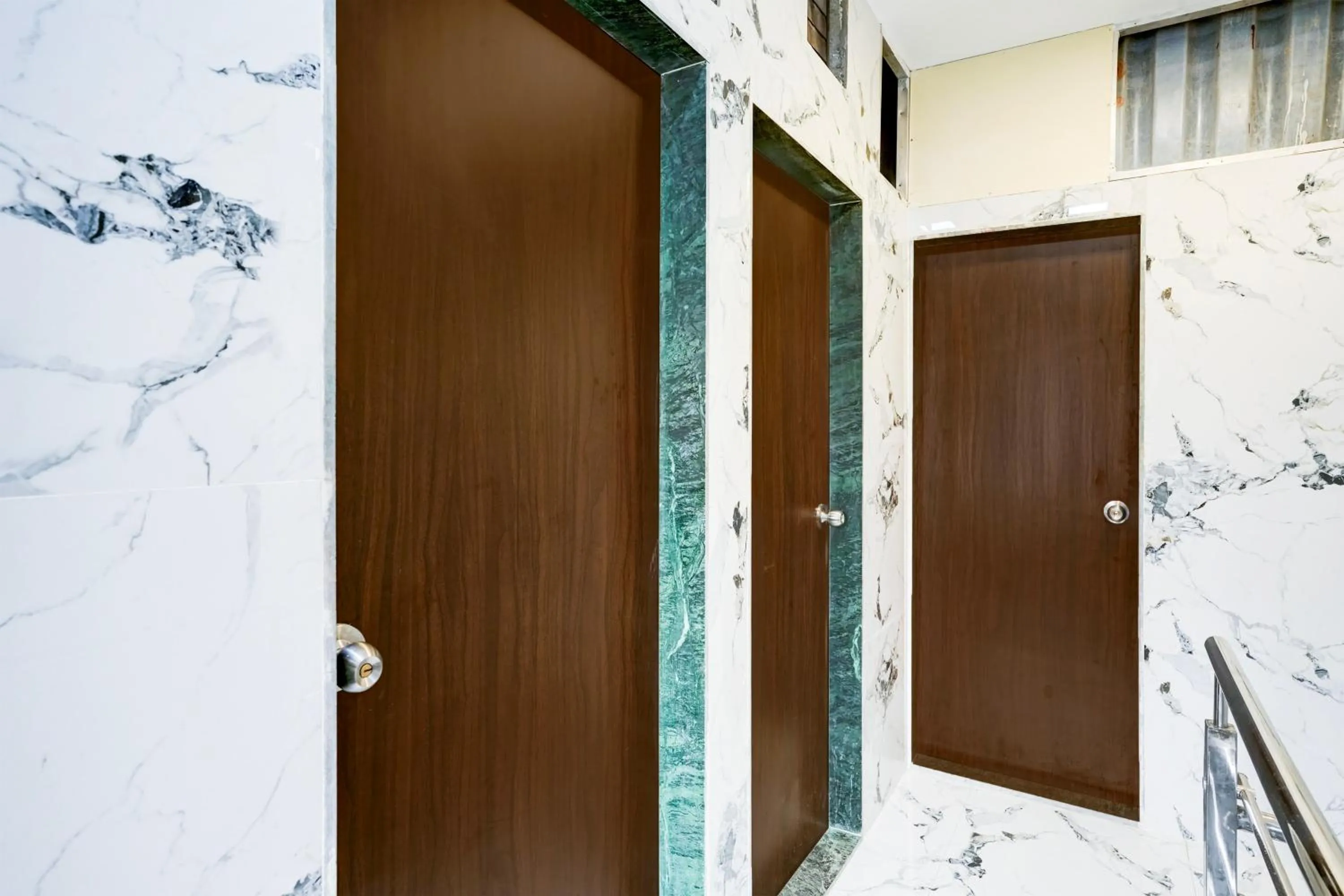 Lobby or reception in Super Hotel O Khar East Near Railway Station