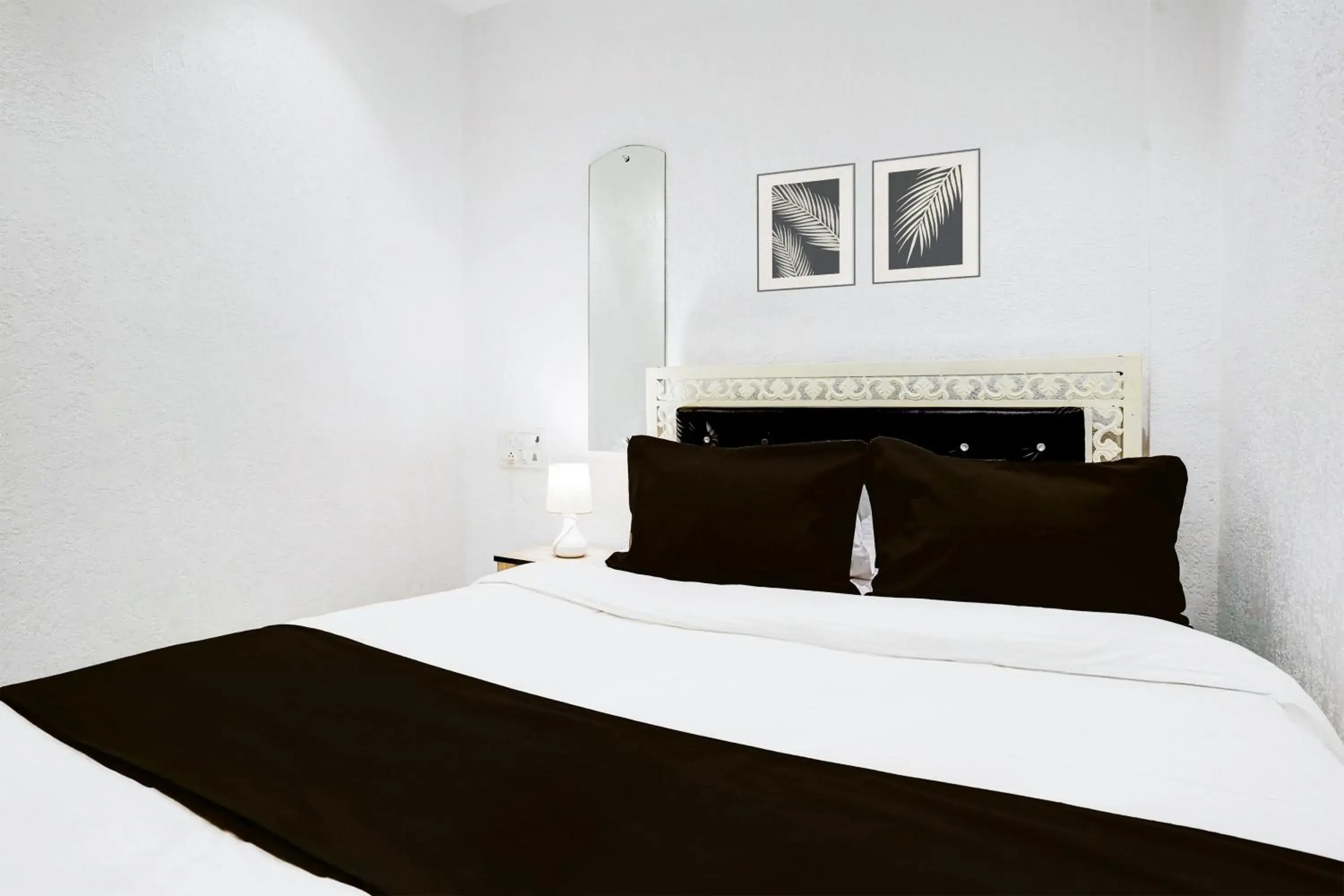Bedroom, Bed in Super Hotel O Khar East Near Railway Station Bedroom, Bed in Super Hotel O Khar East Near Railway Station