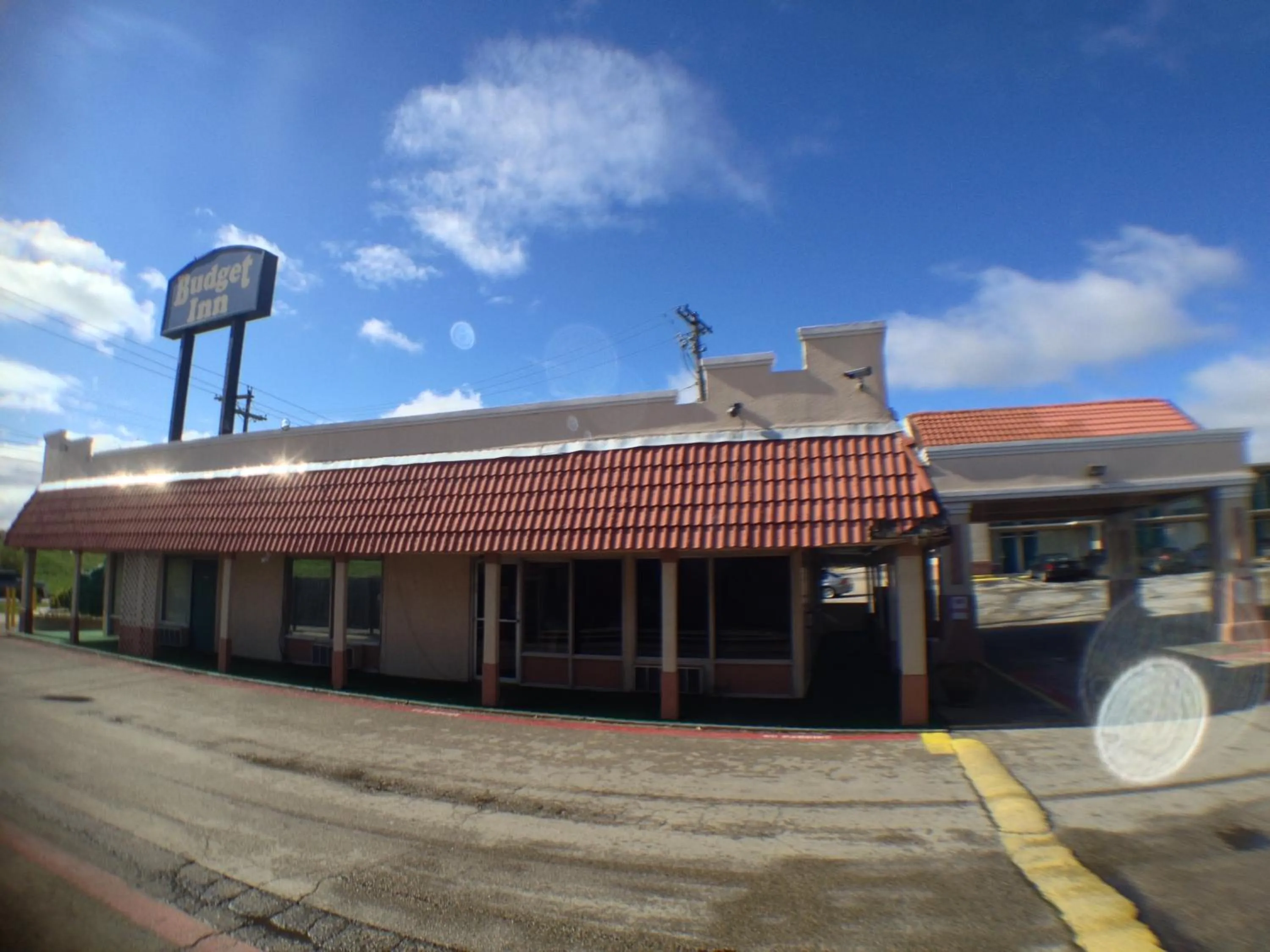 Facade/entrance in Budget Inn Motel