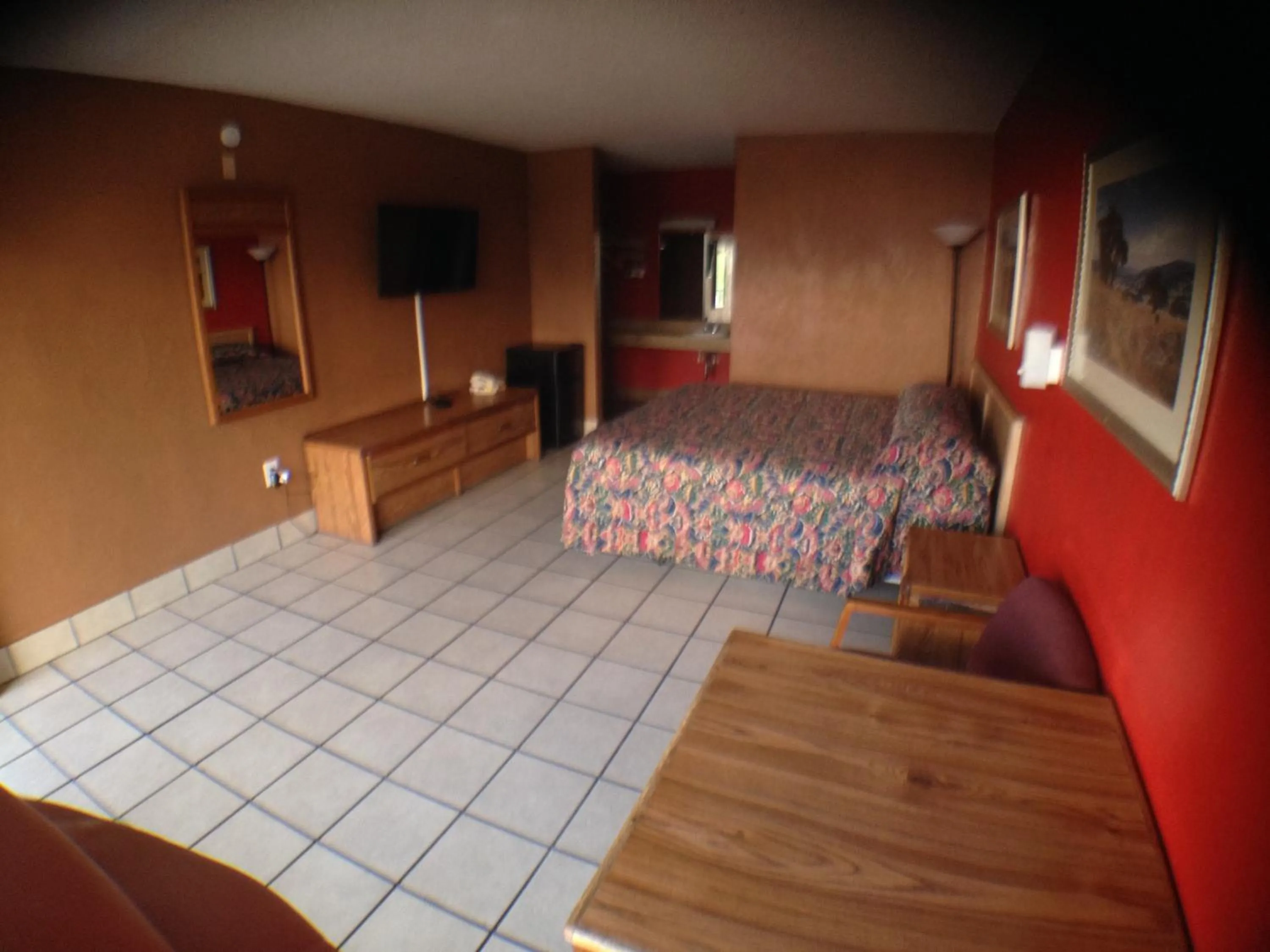 Photo of the whole room, Bed in Budget Inn Motel