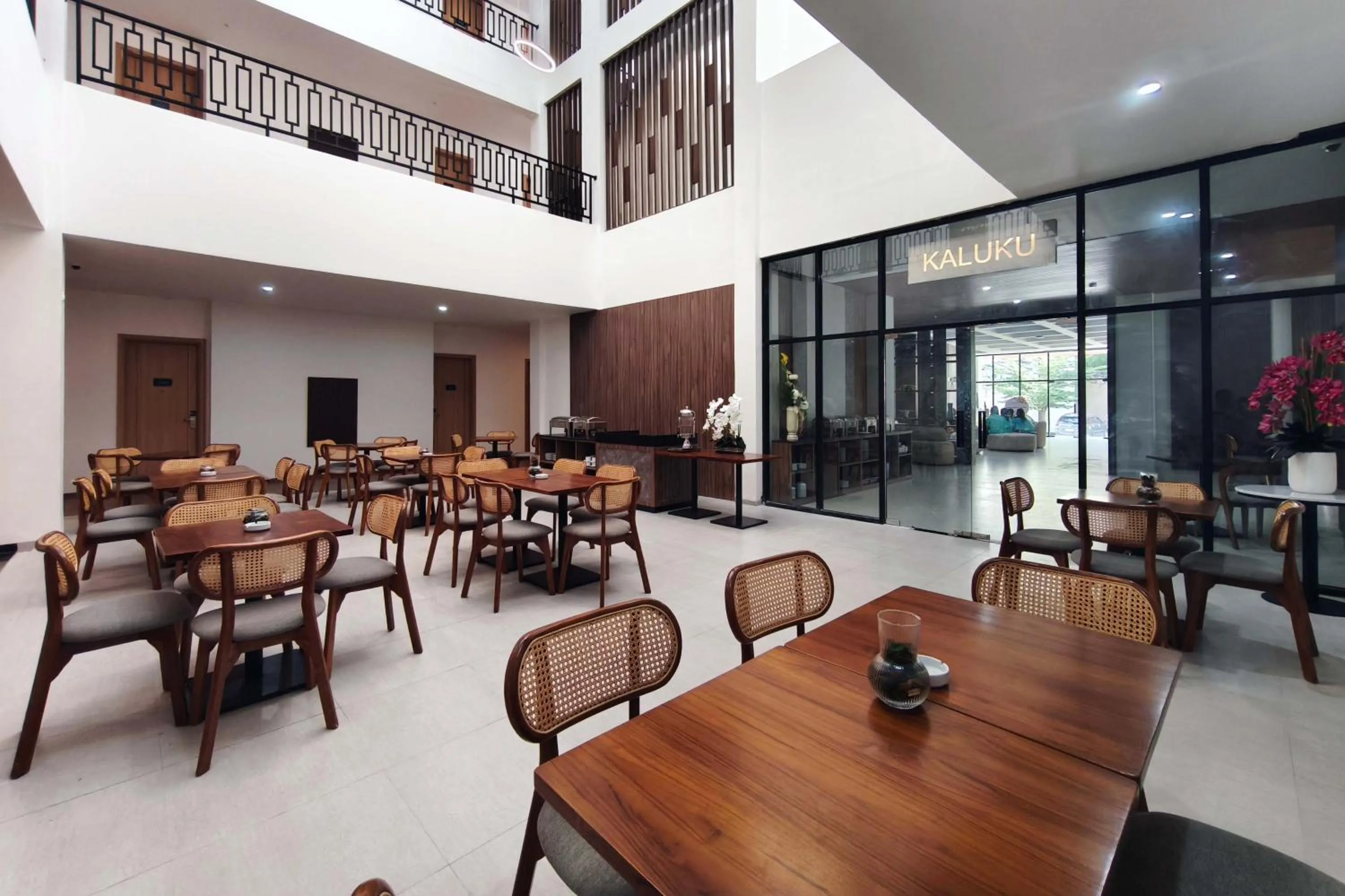 Restaurant/places to eat in Khas Palu Hotel