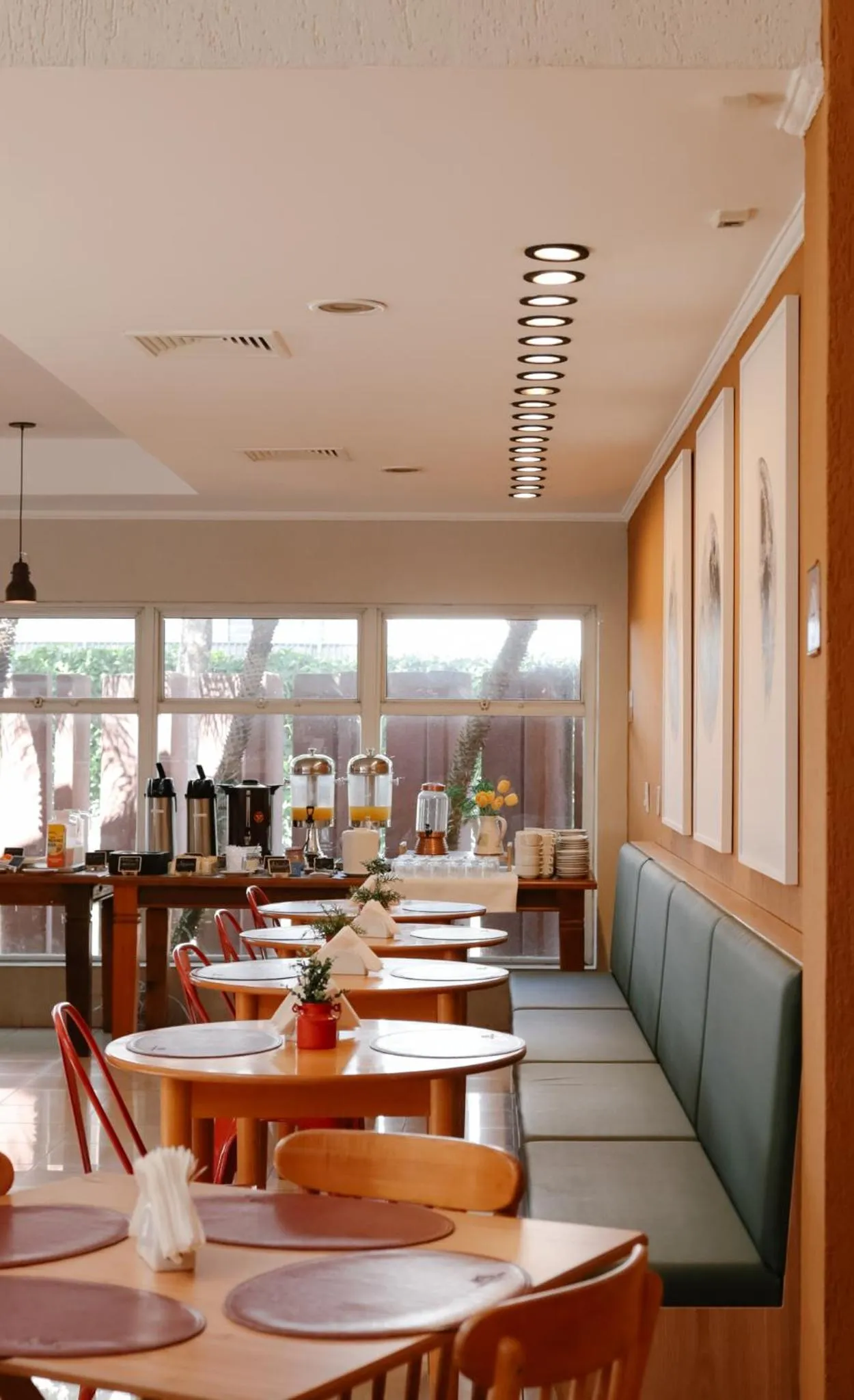 Restaurant/places to eat in Carlton Plaza Baobá