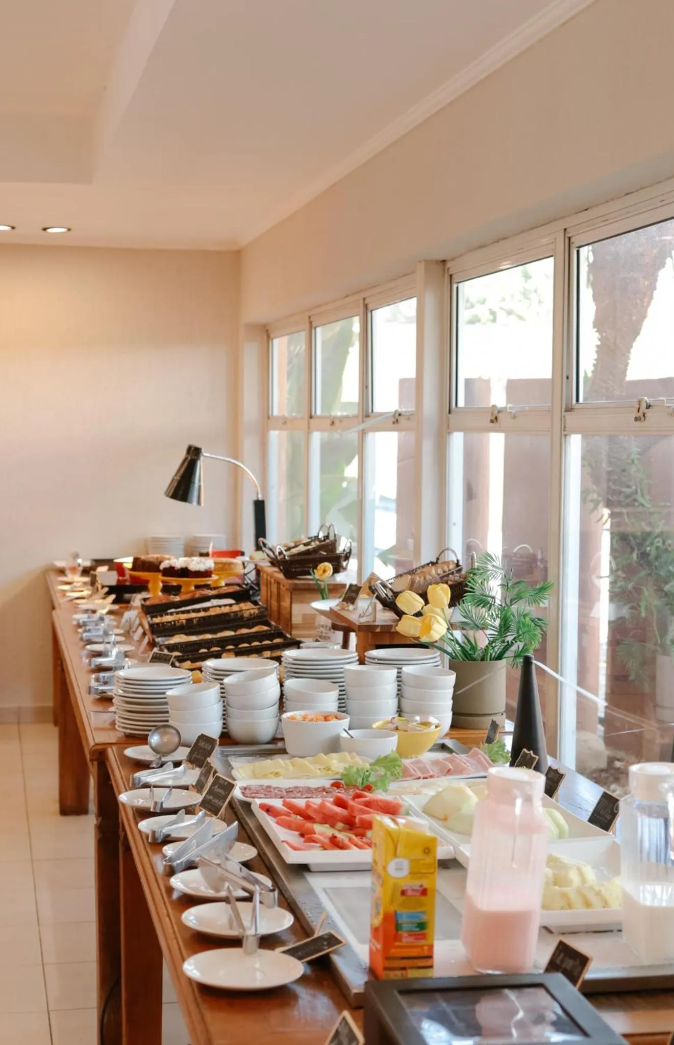 Food and drinks in Carlton Plaza Baobá