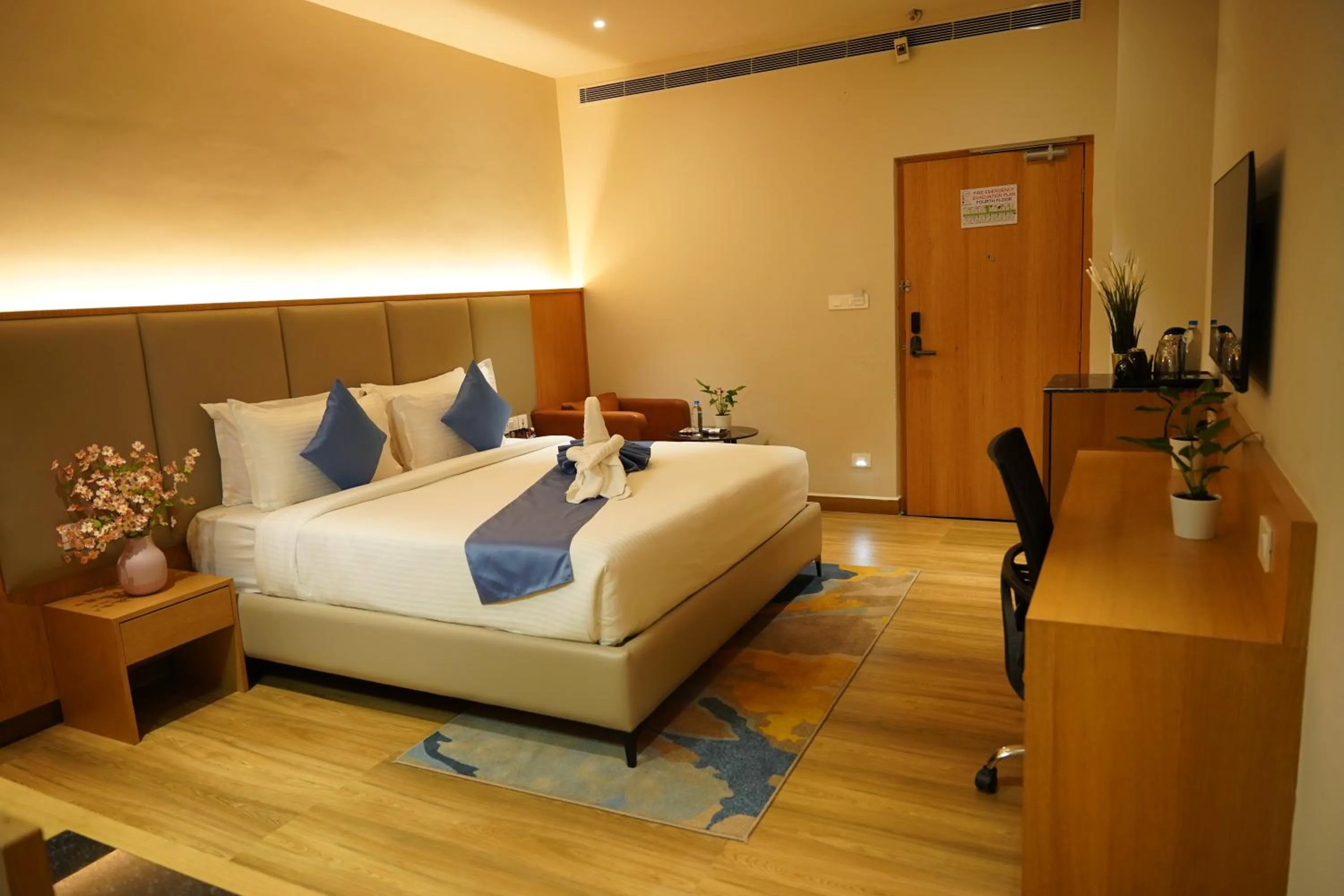 Bed in Clarion Hotel Hyderabad